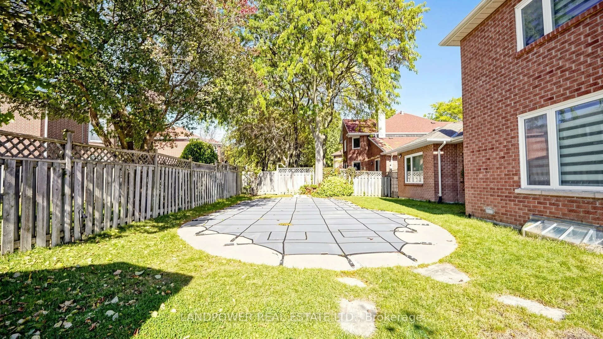 2 Ambleside Crescent
