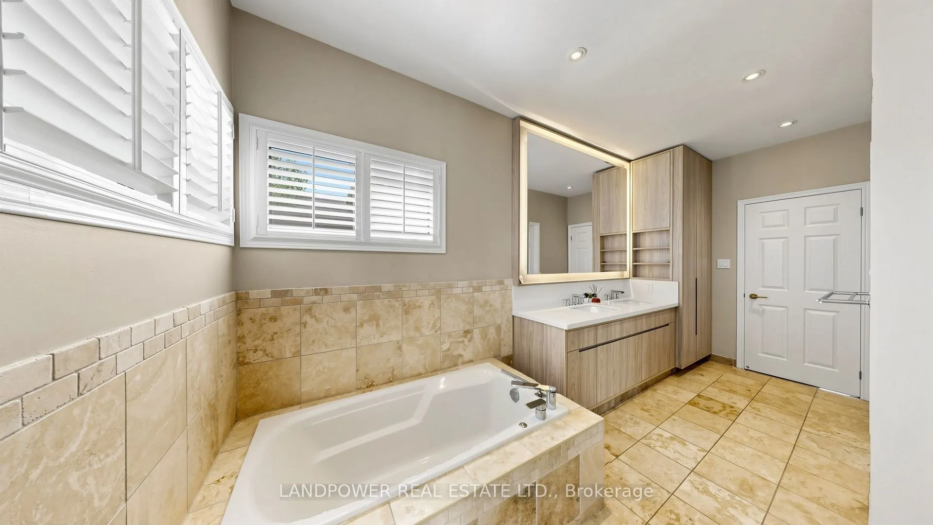 2 Ambleside Crescent
