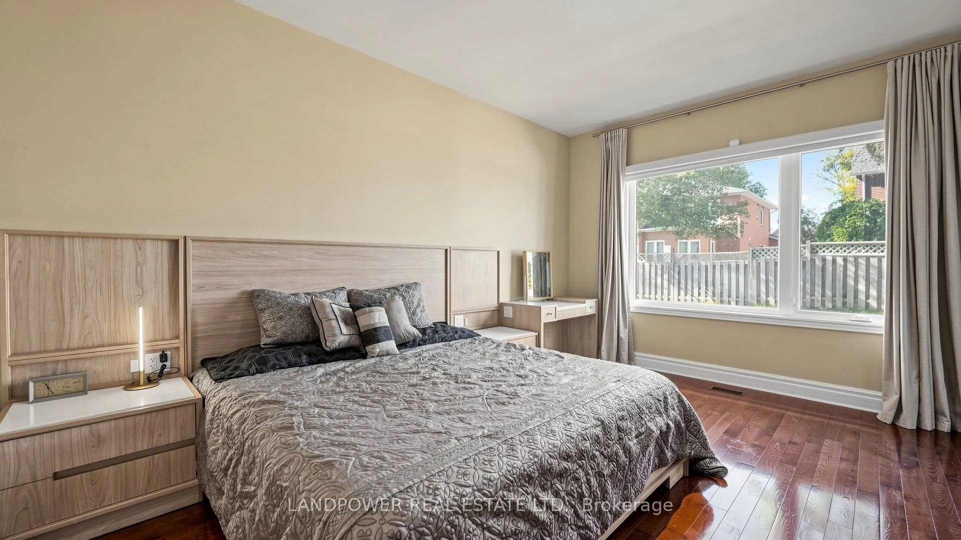 2 Ambleside Crescent