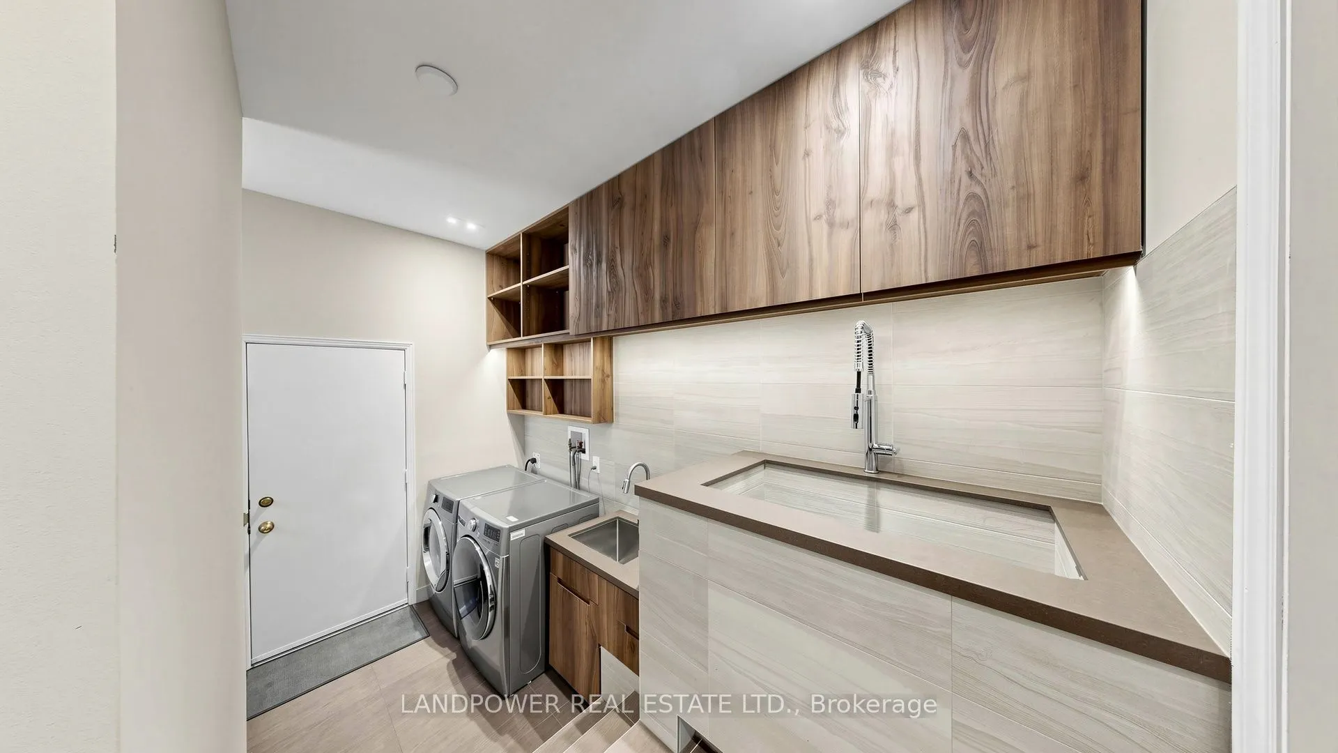 2 Ambleside Crescent