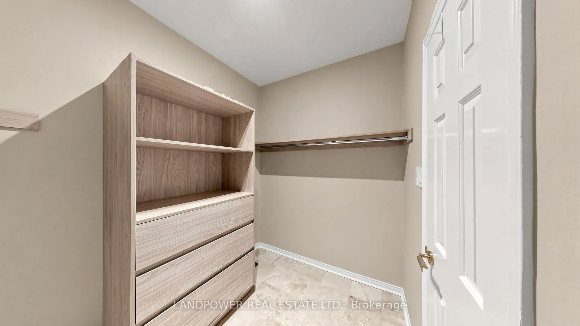 2 Ambleside Crescent