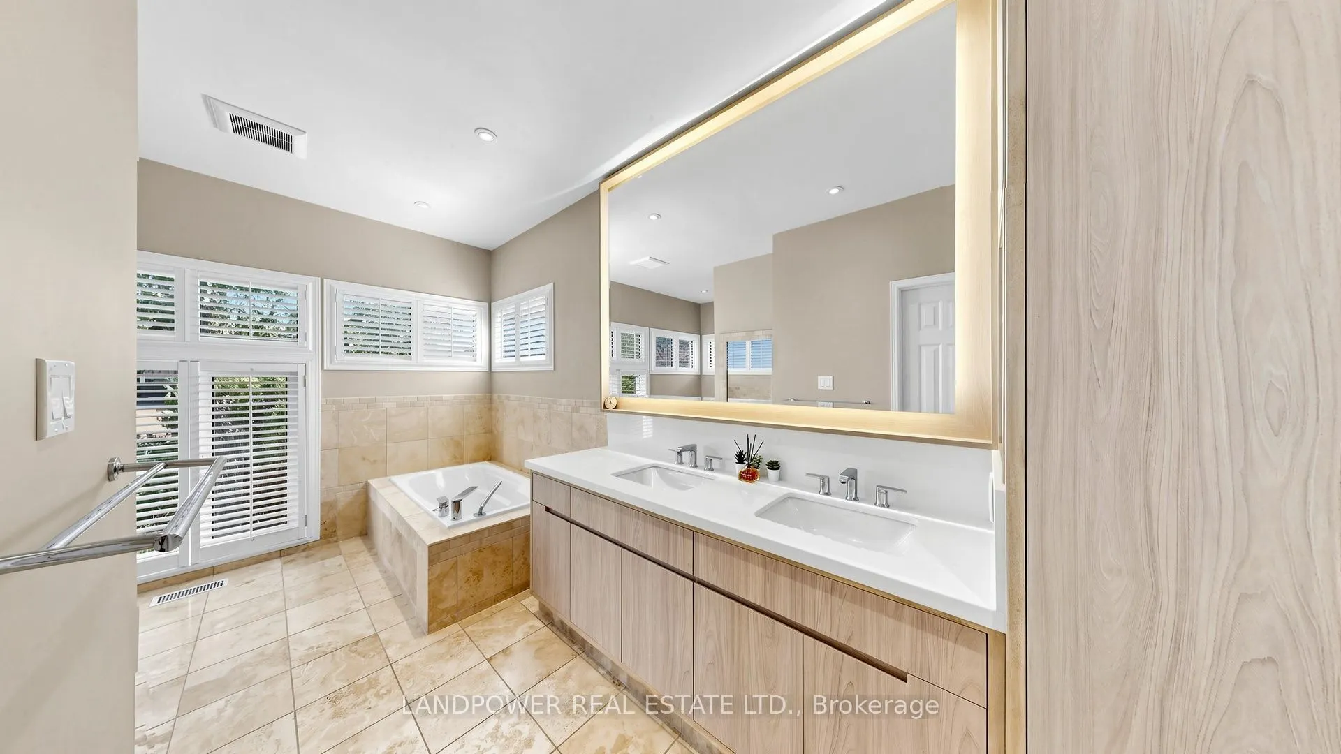 2 Ambleside Crescent