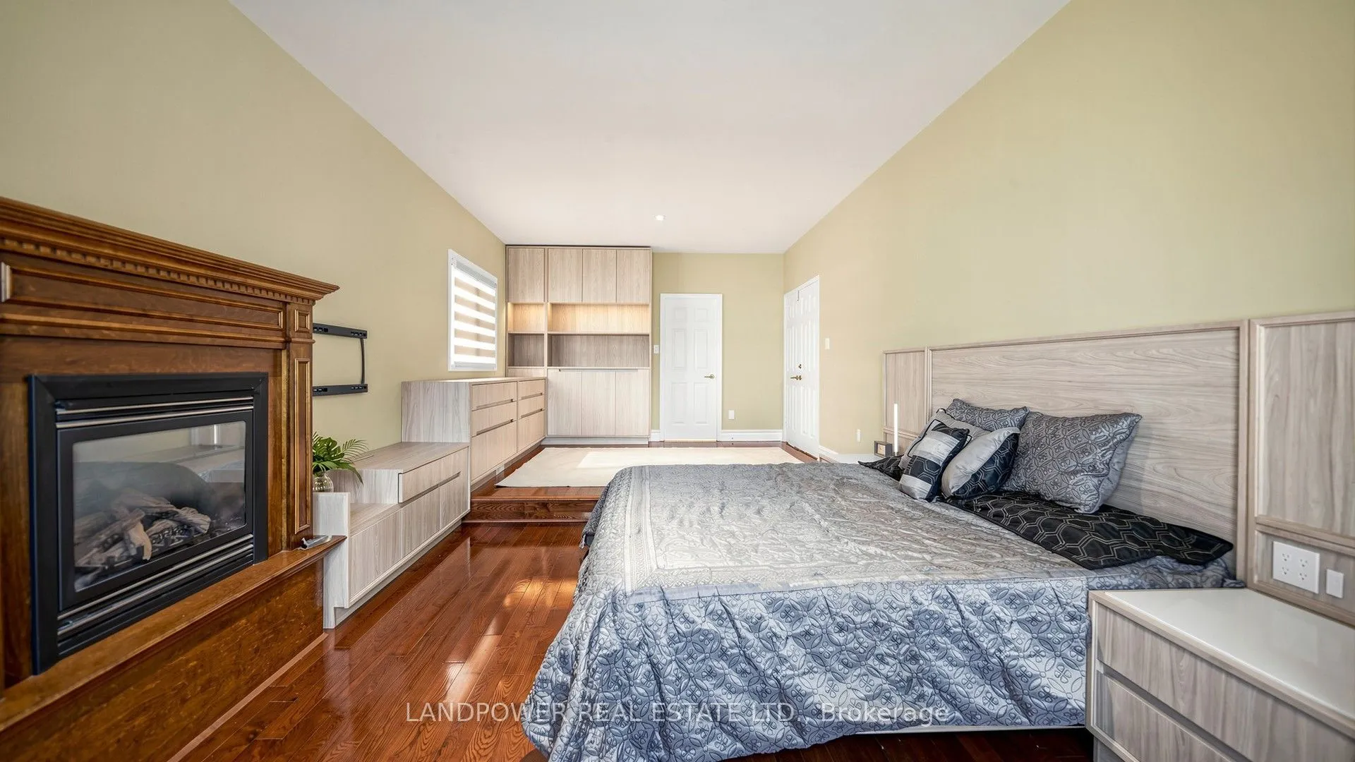 2 Ambleside Crescent
