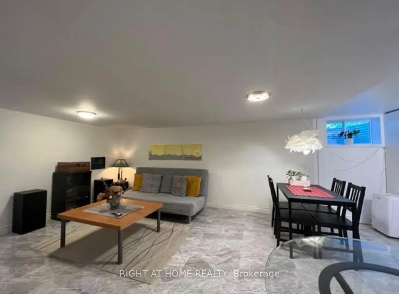 96 Simcoe Street #Lower unit