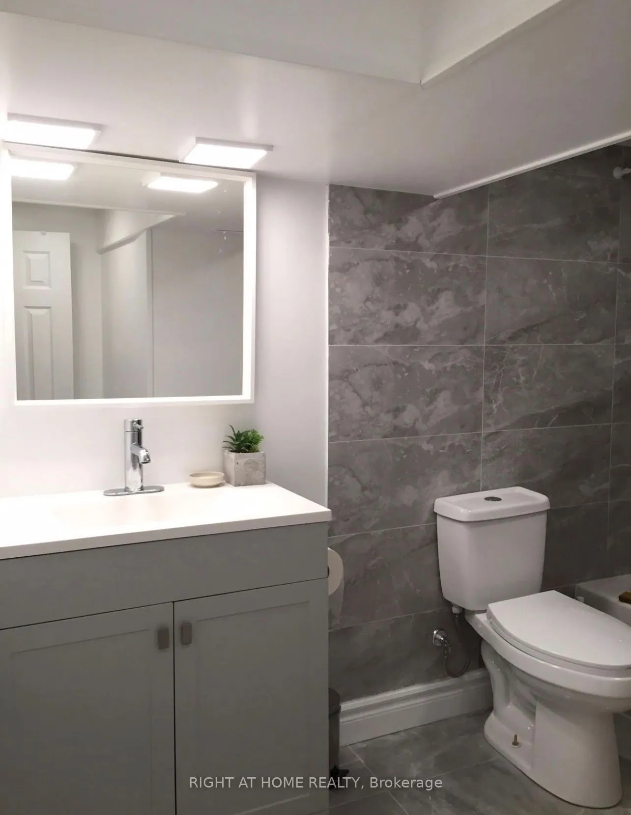 96 Simcoe Street #Lower unit