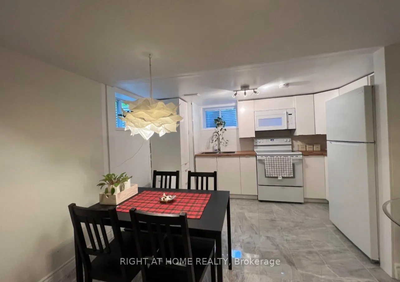 96 Simcoe Street #Lower unit
