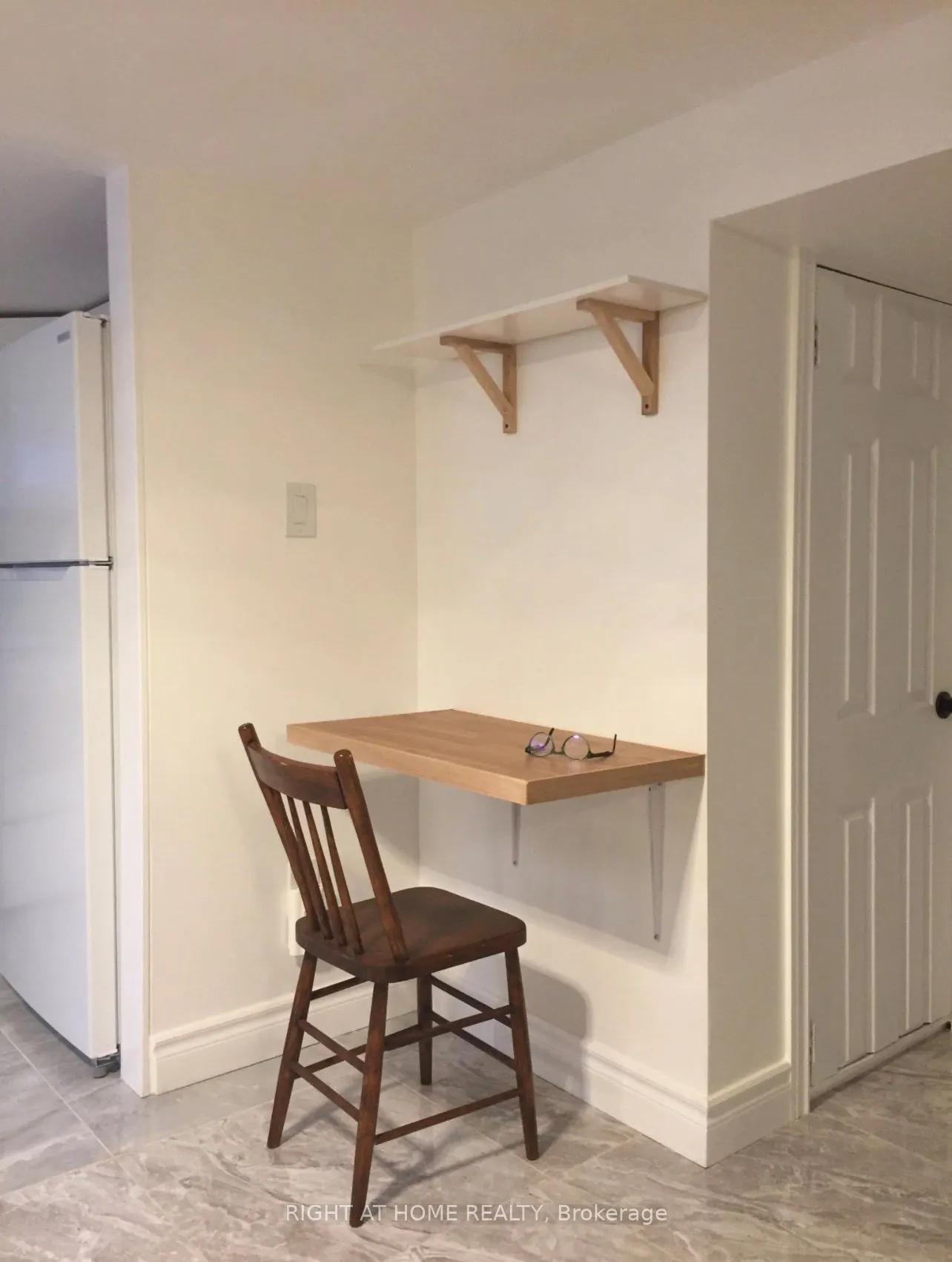 96 Simcoe Street #Lower unit