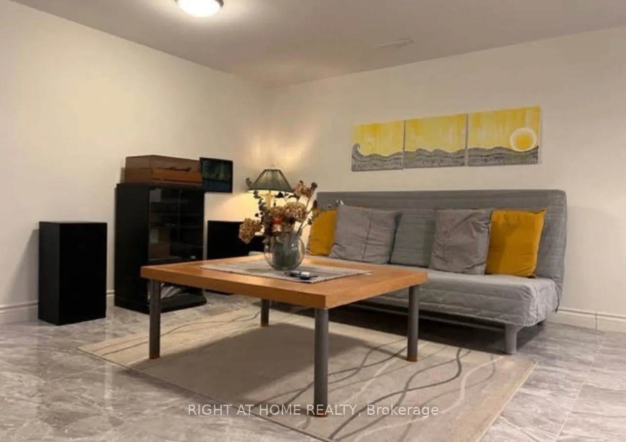 96 Simcoe Street #Lower unit