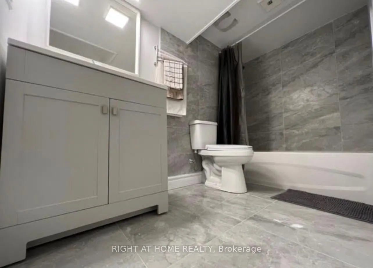 96 Simcoe Street #Lower unit
