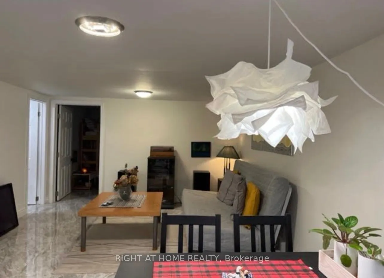 96 Simcoe Street #Lower unit
