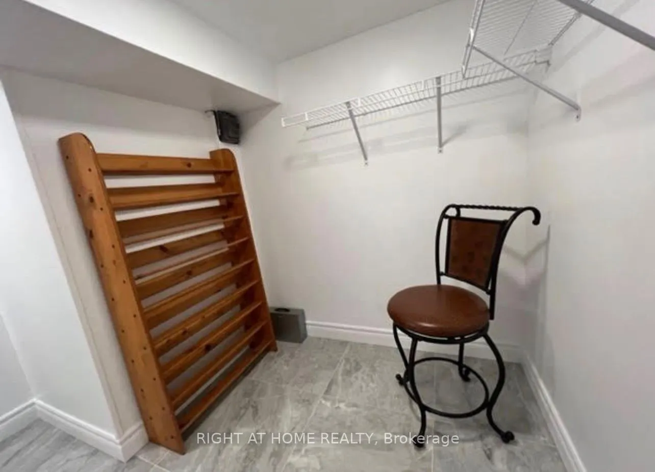 96 Simcoe Street #Lower unit