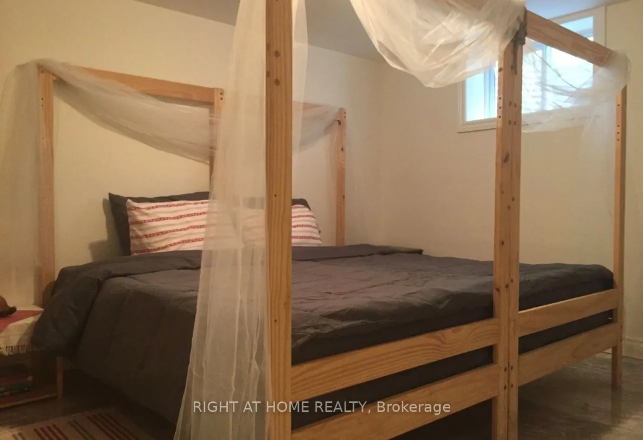 96 Simcoe Street #Lower unit