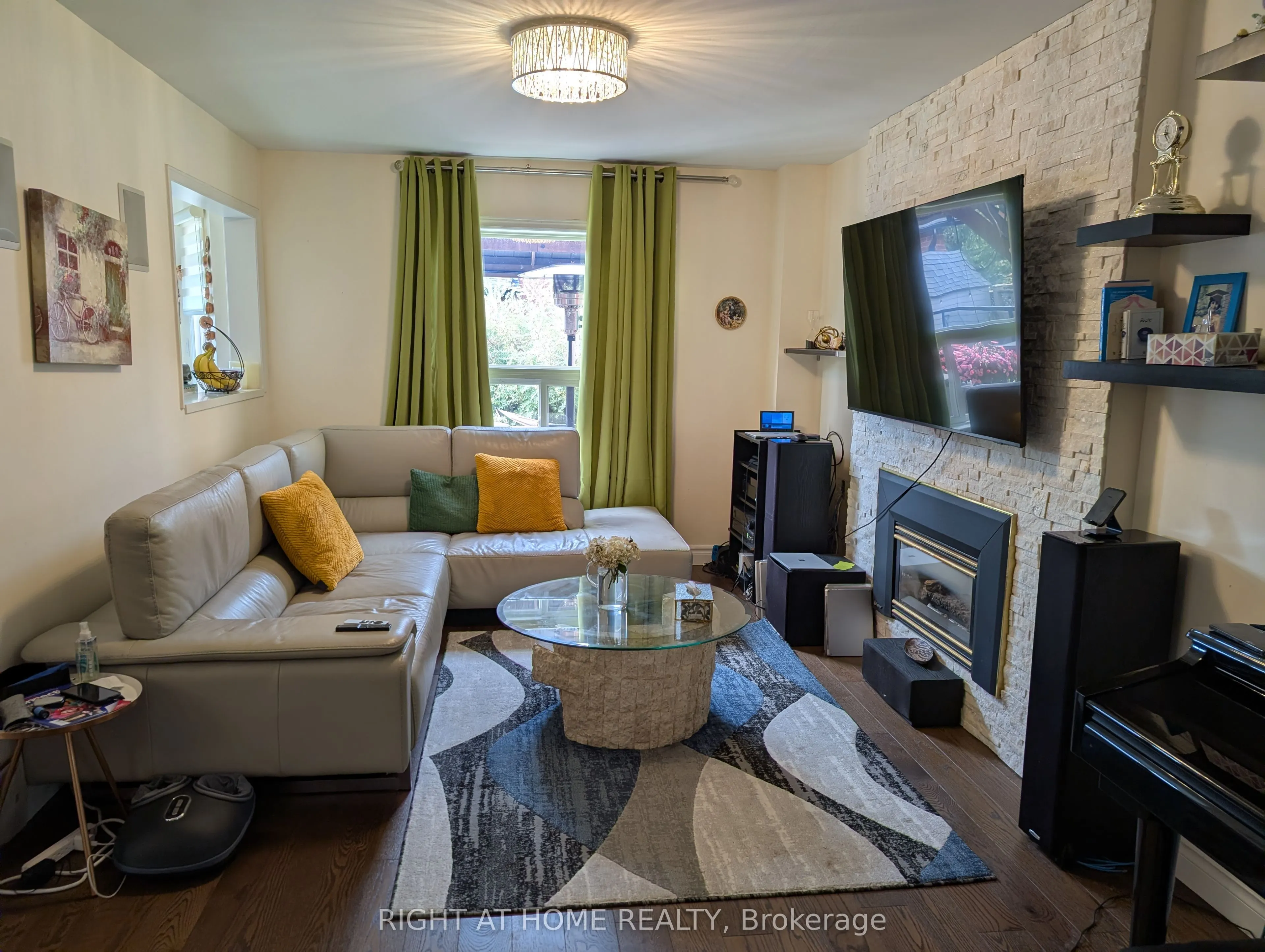 4 Bayel Crescent
