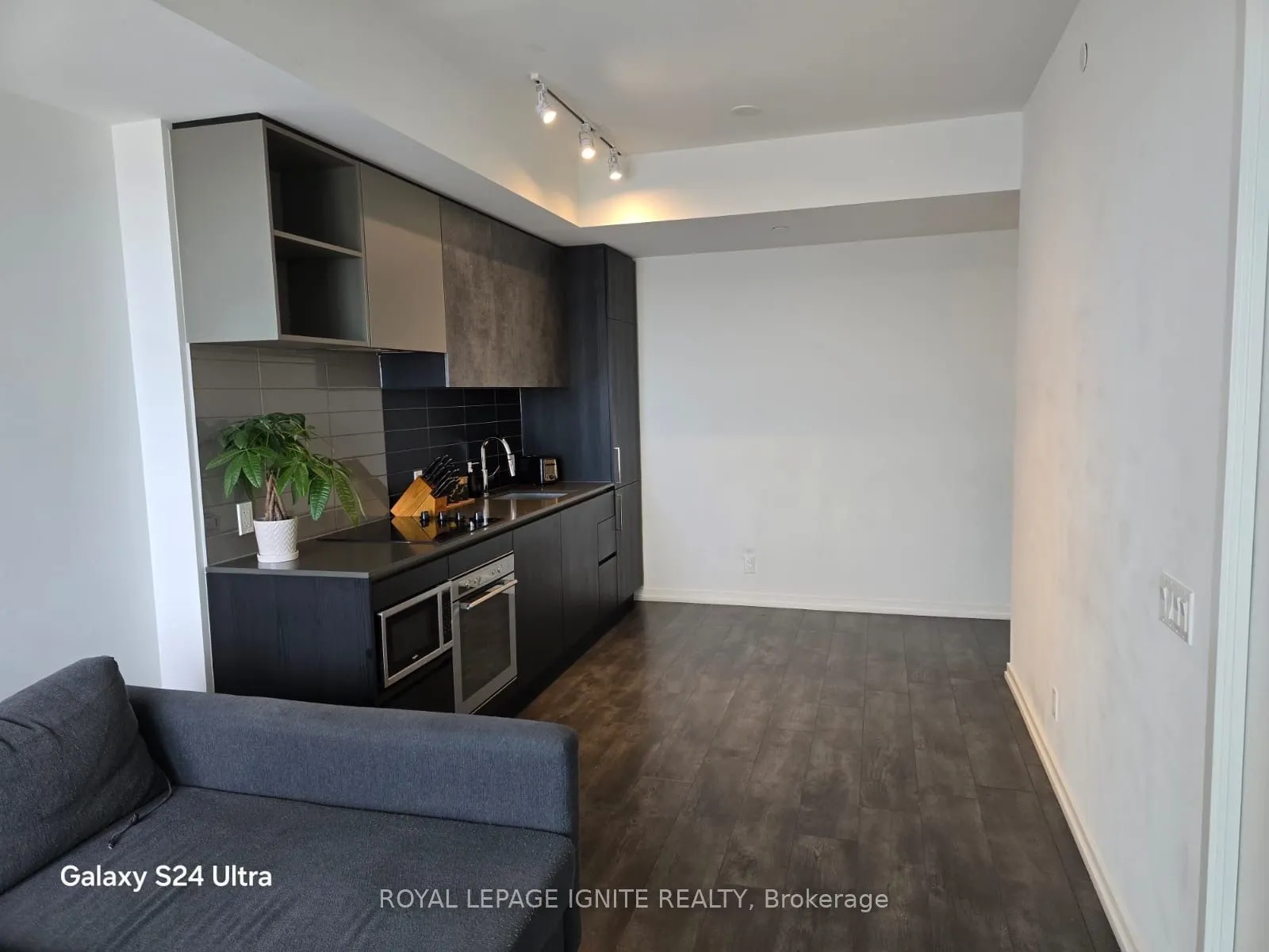 1000 Portage Parkway S #4002