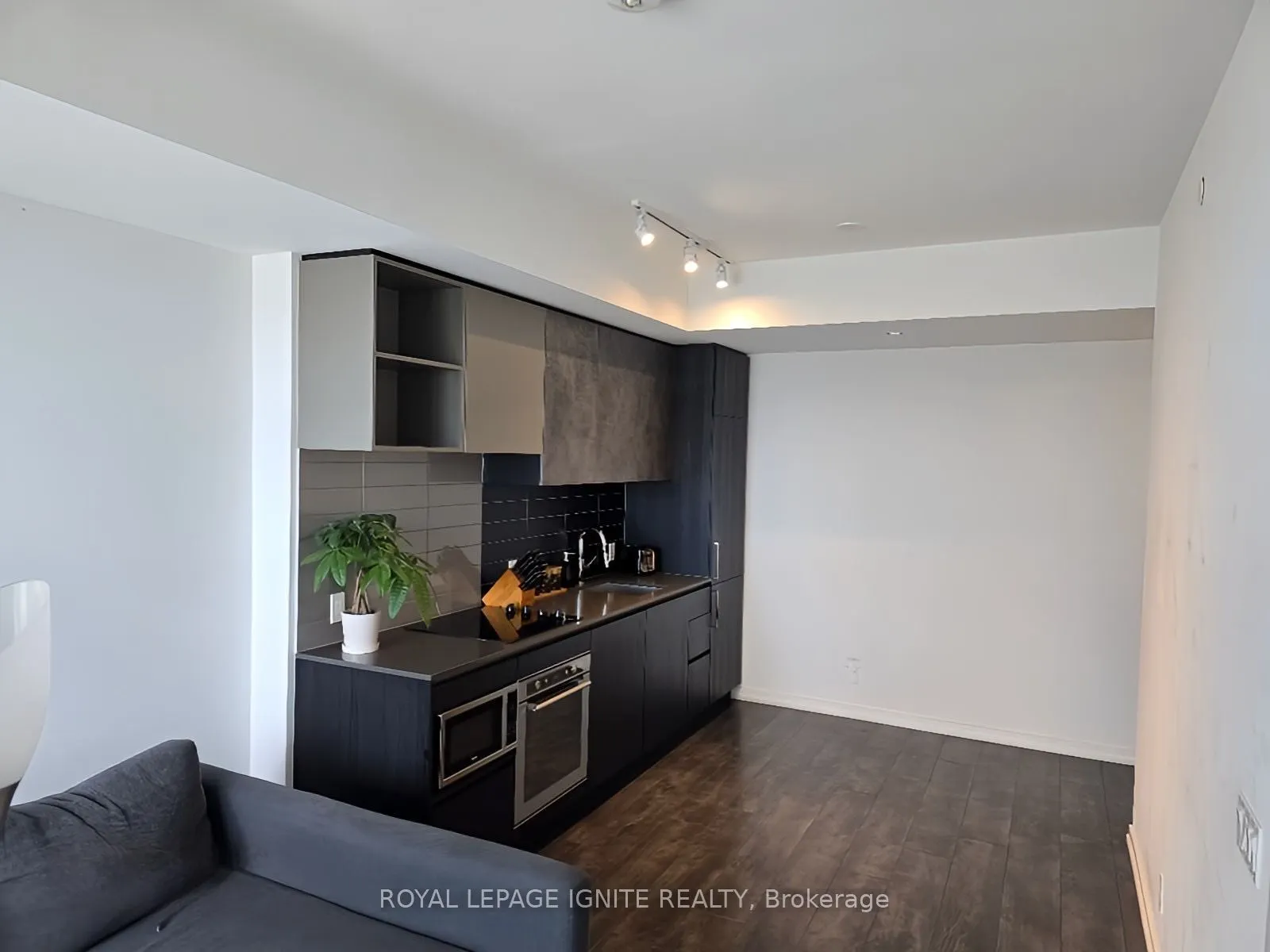 1000 Portage Parkway S #4002