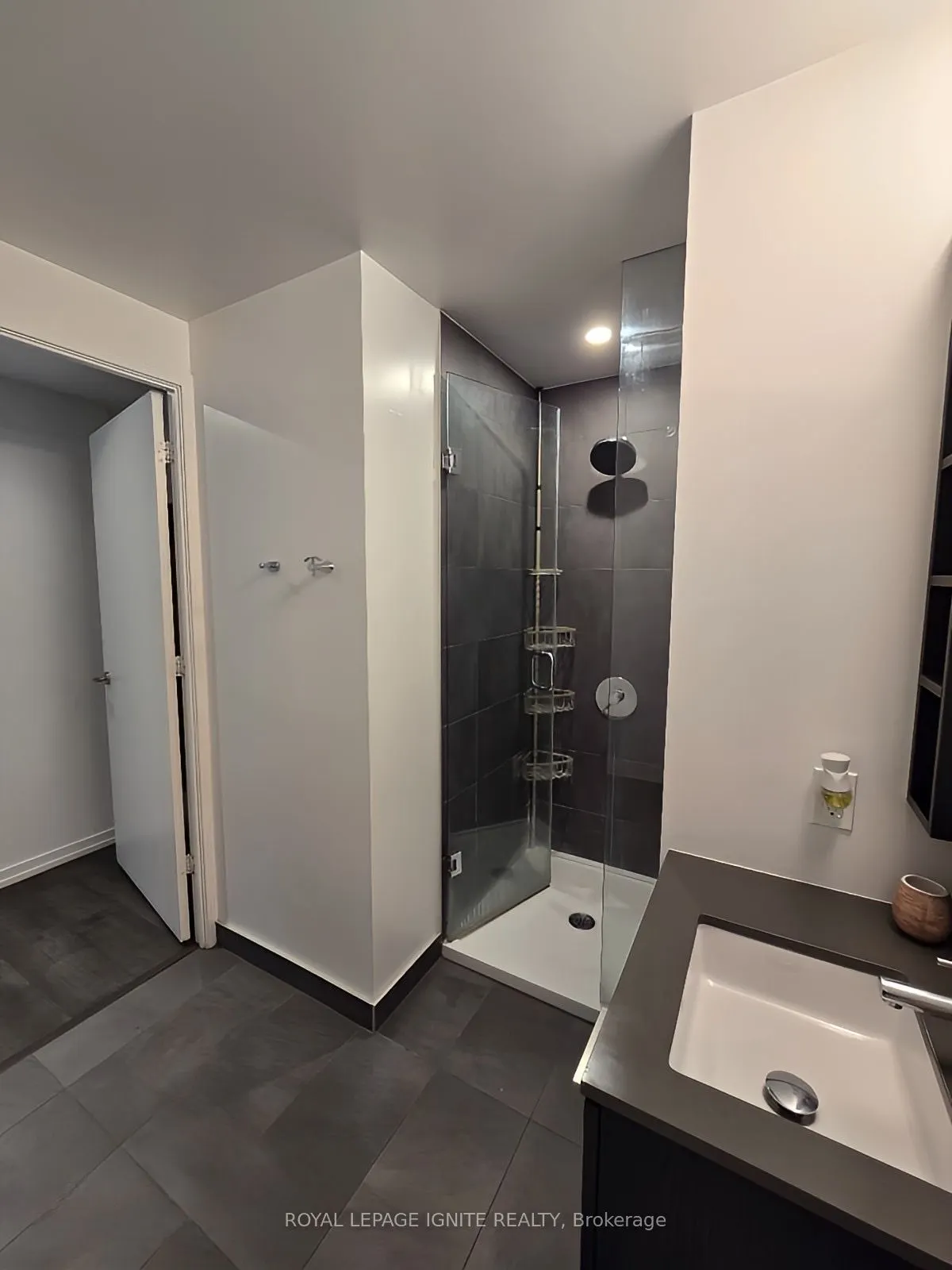 1000 Portage Parkway S #4002