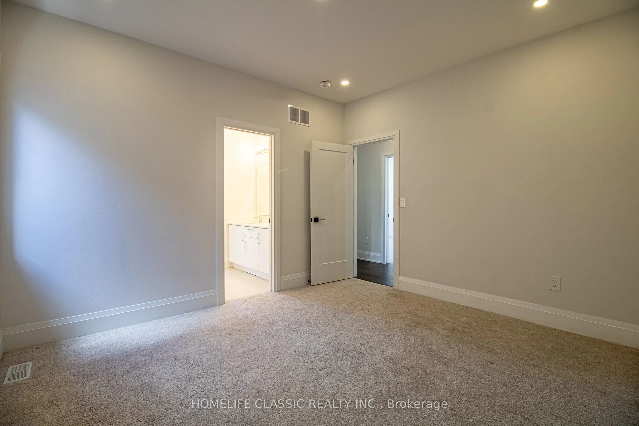 43 Longworth Avenue