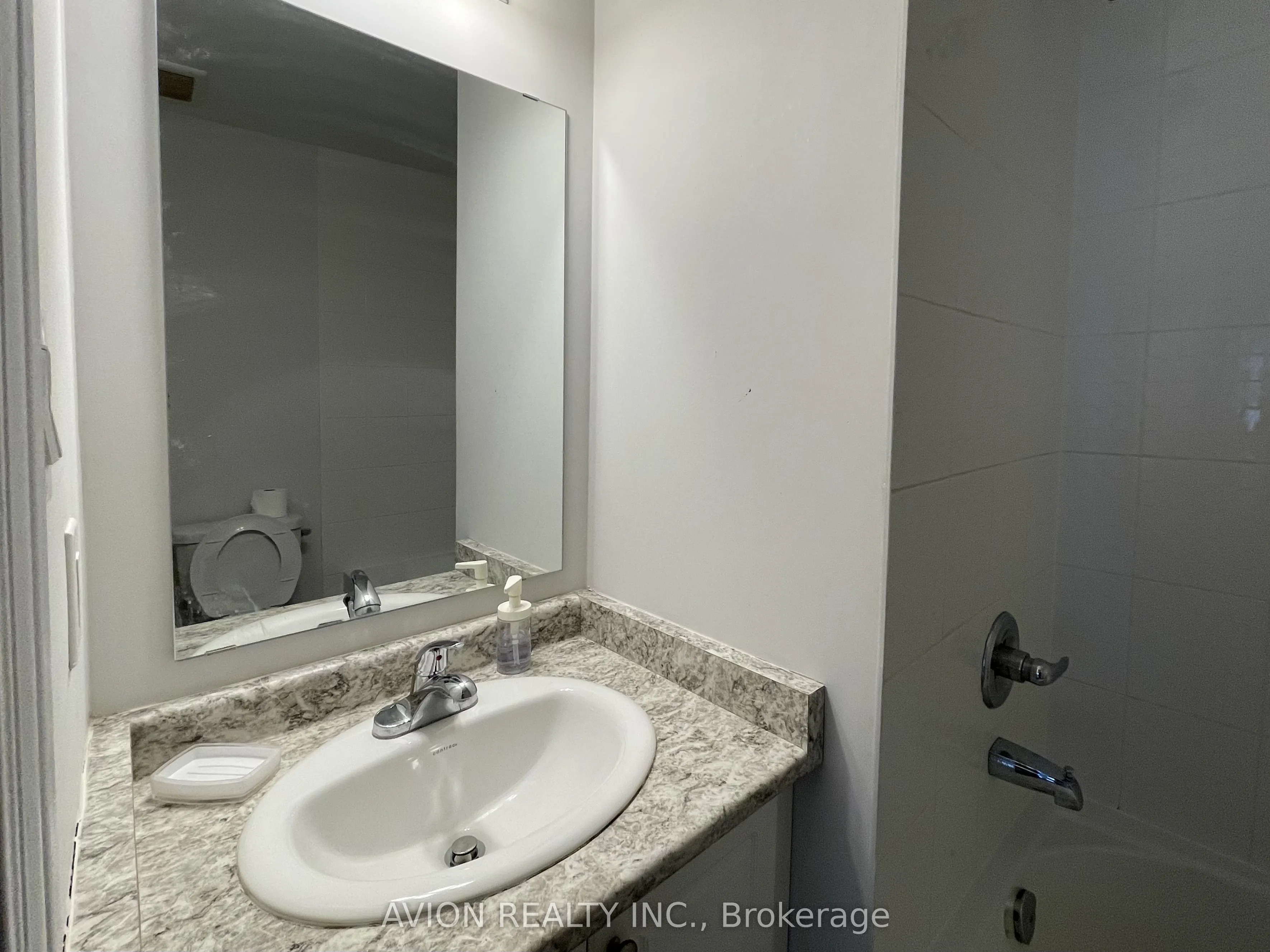 542 Whites Hill Avenue #Coach House