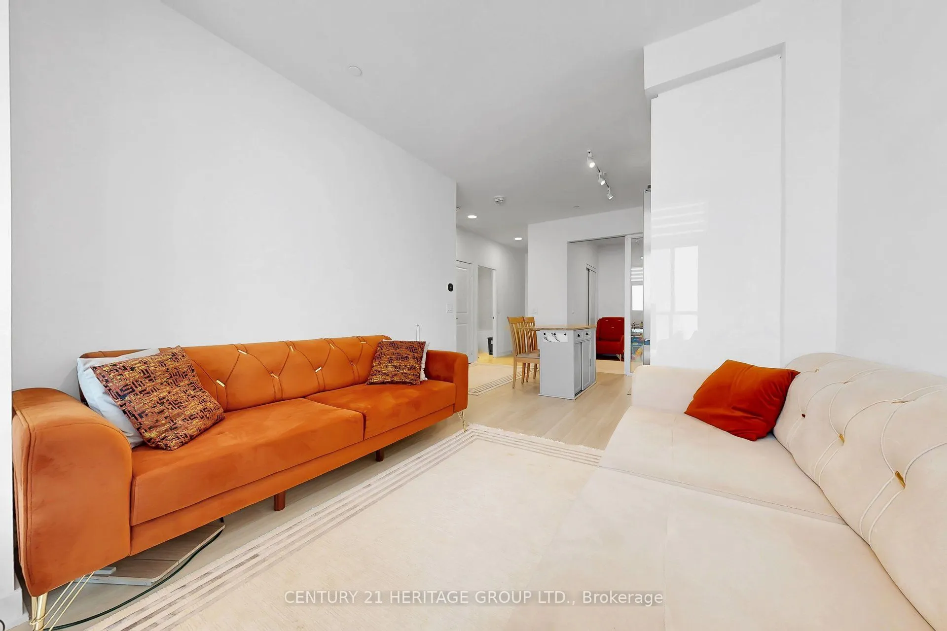 30 Upper Mall Way #3504