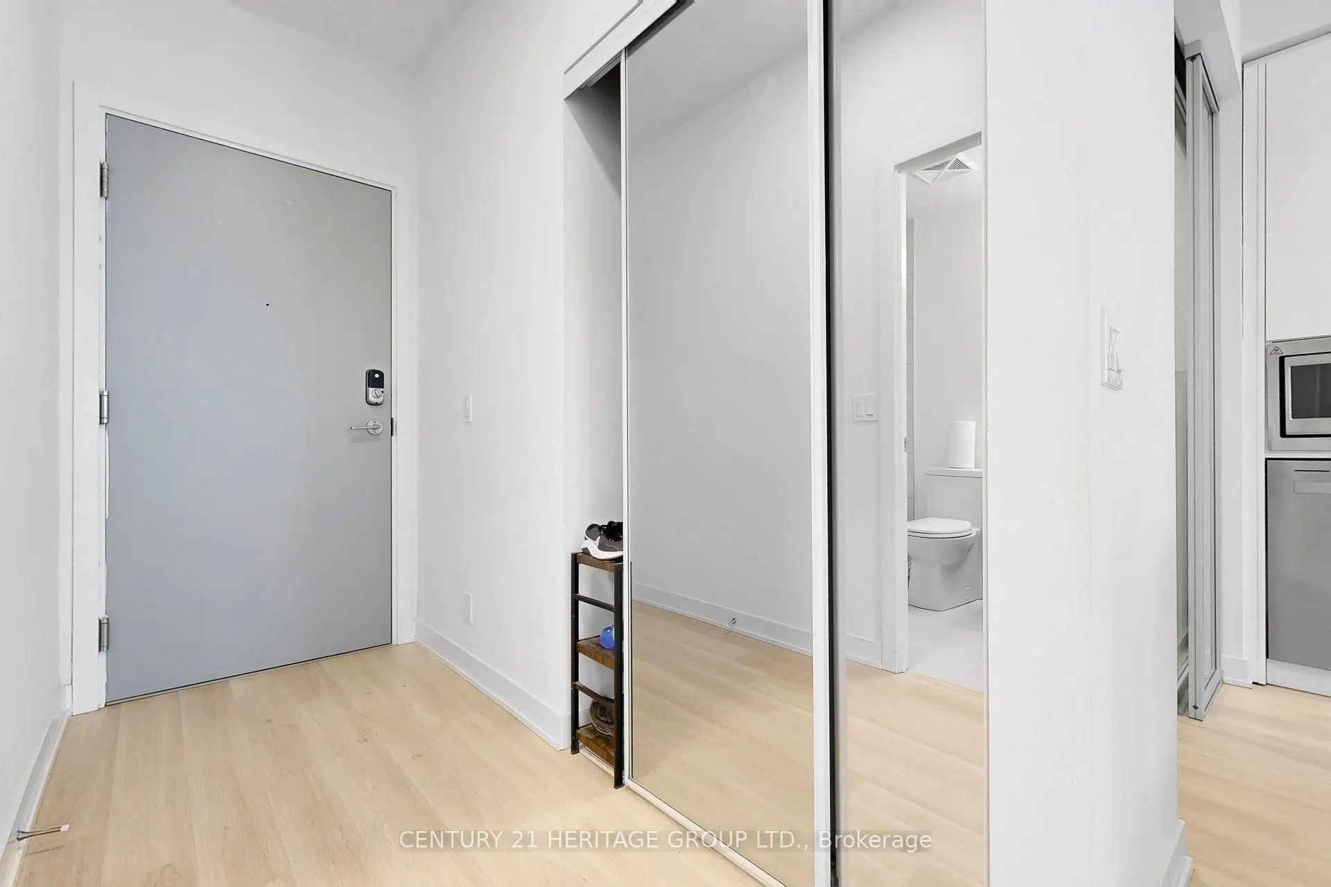 30 Upper Mall Way #3504