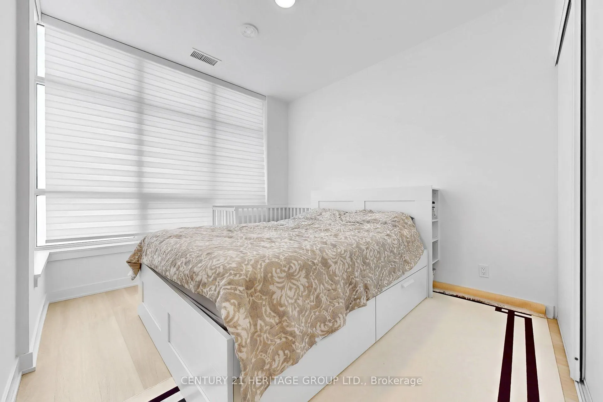 30 Upper Mall Way #3504