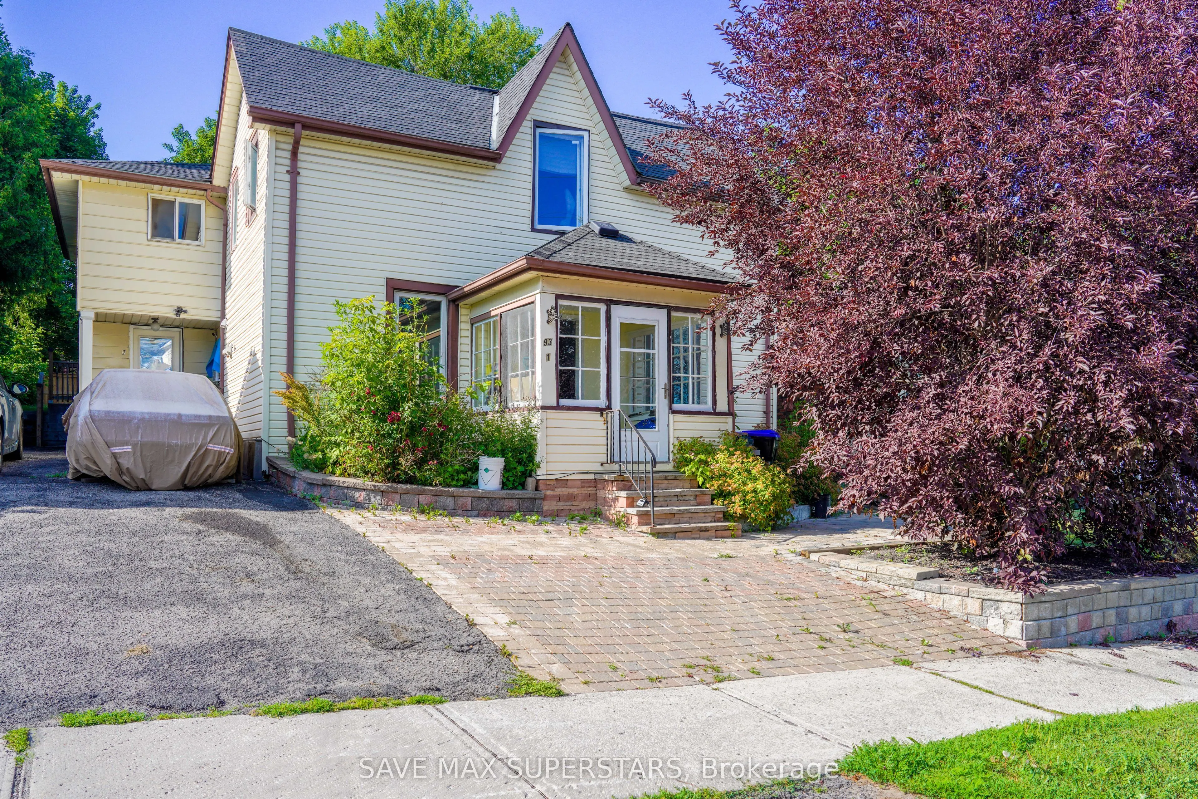 93 John Street E