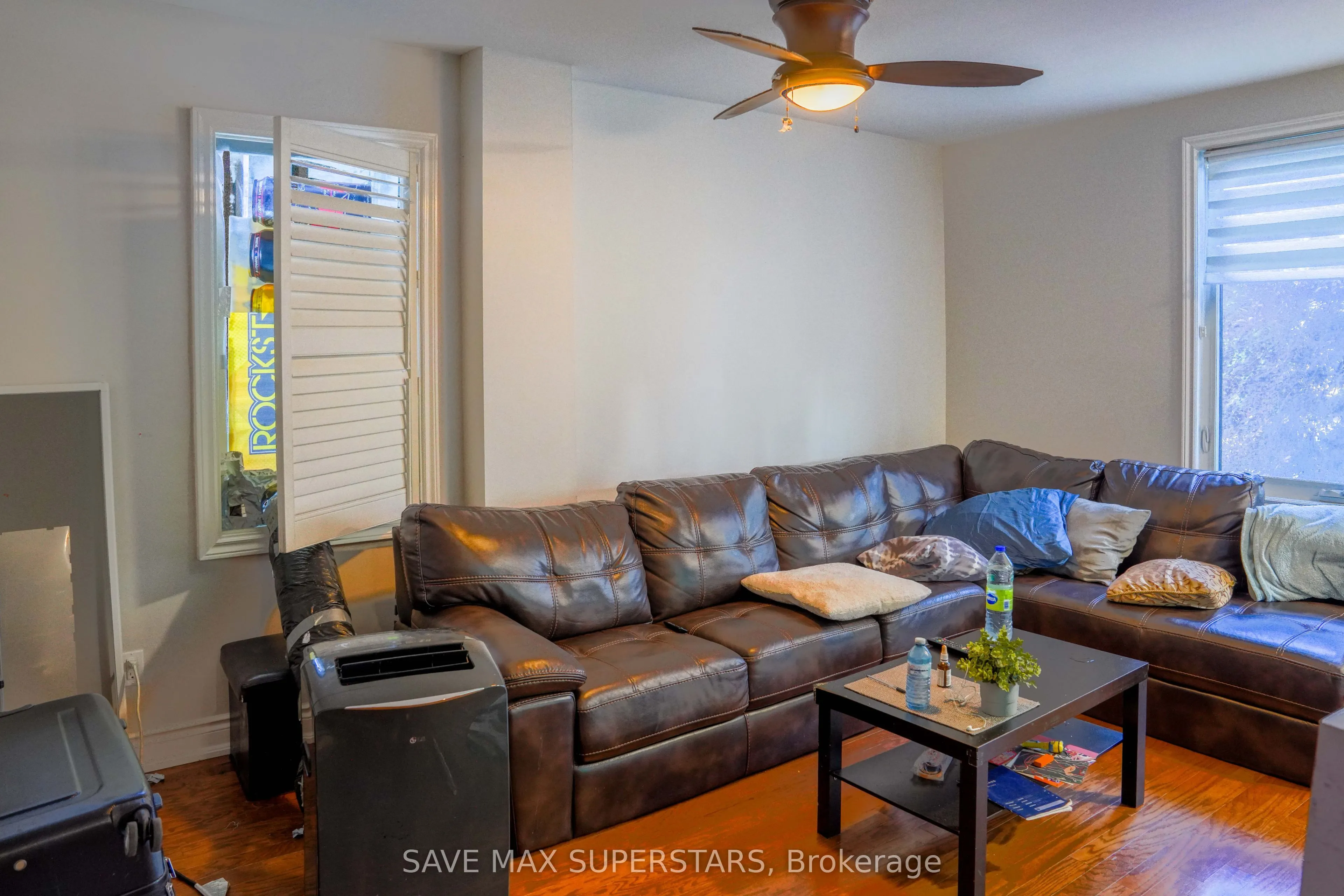 93 John Street E
