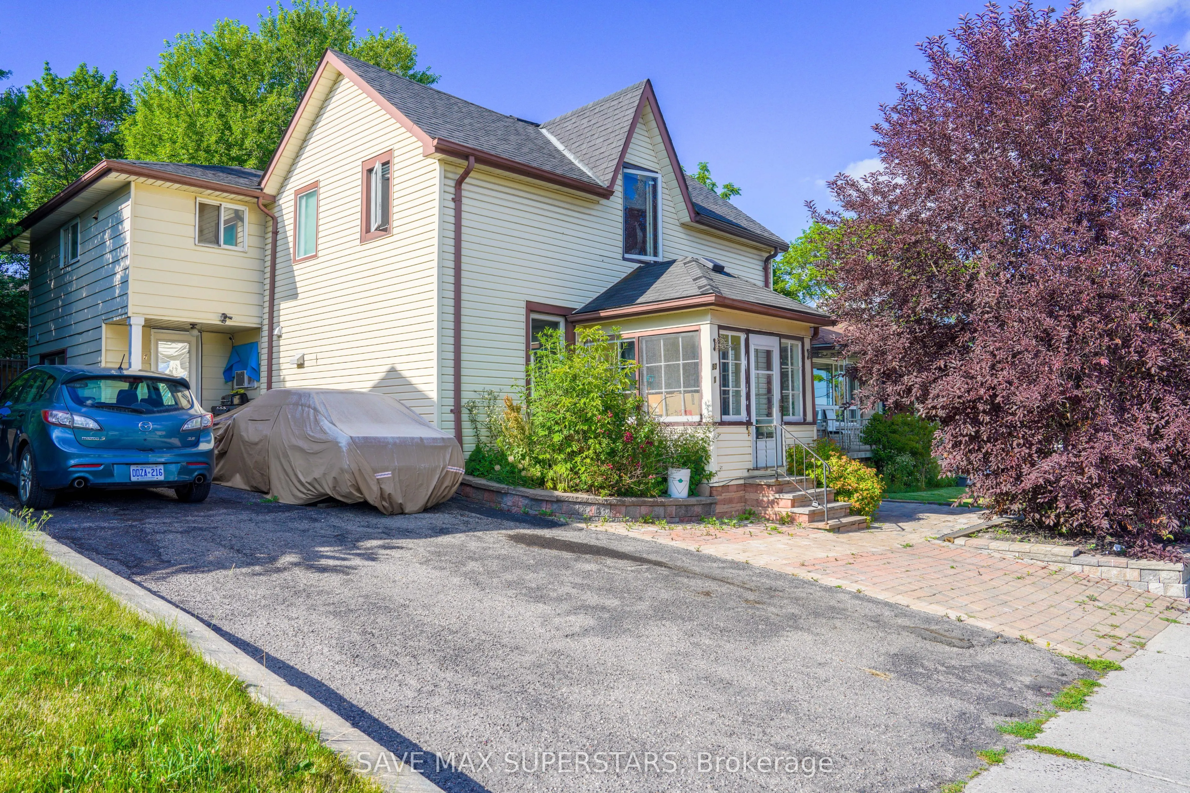 93 John Street E