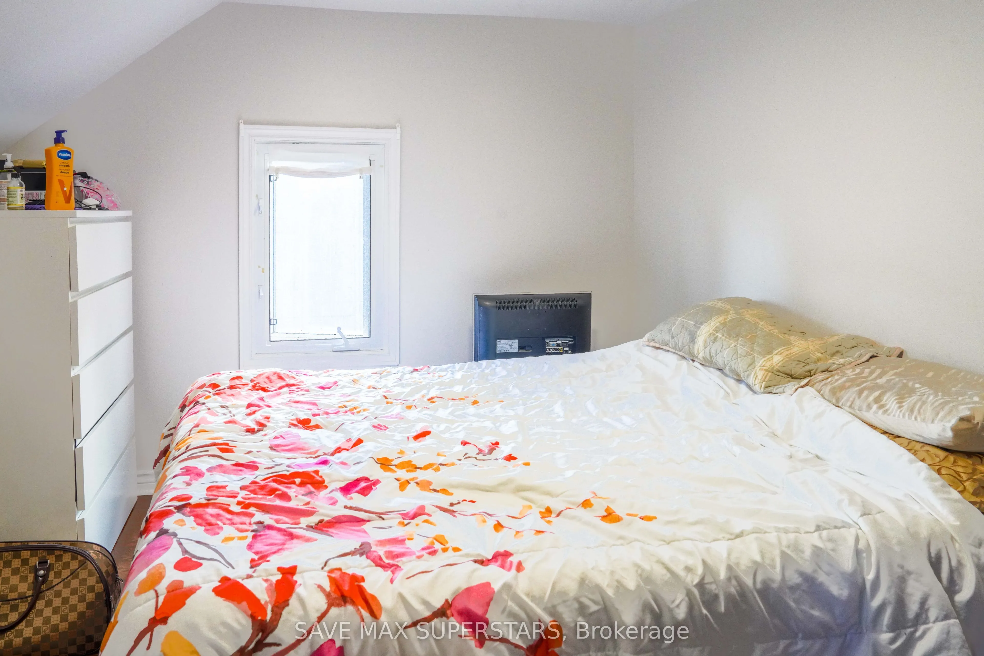 93 John Street E
