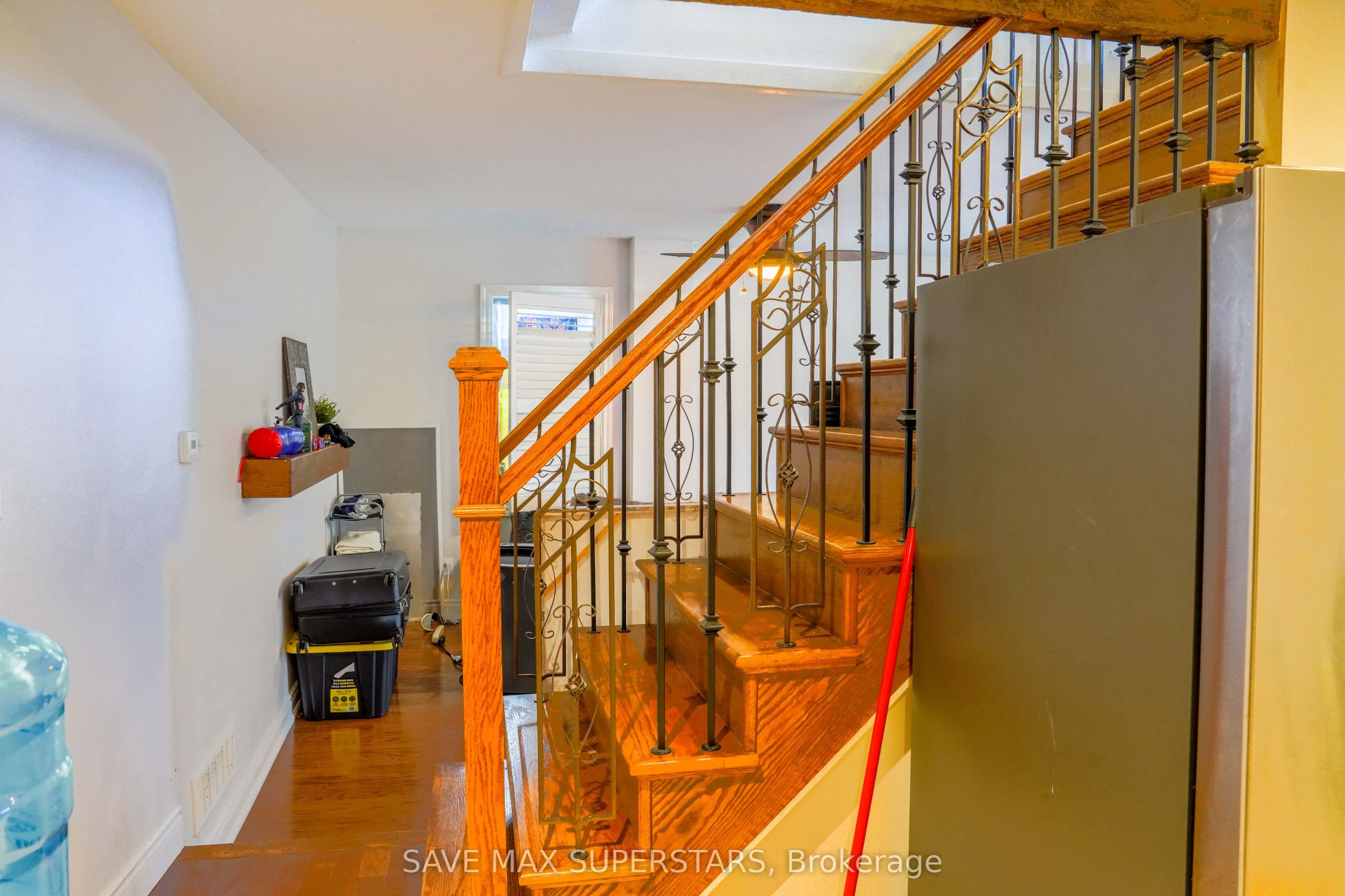 93 John Street E