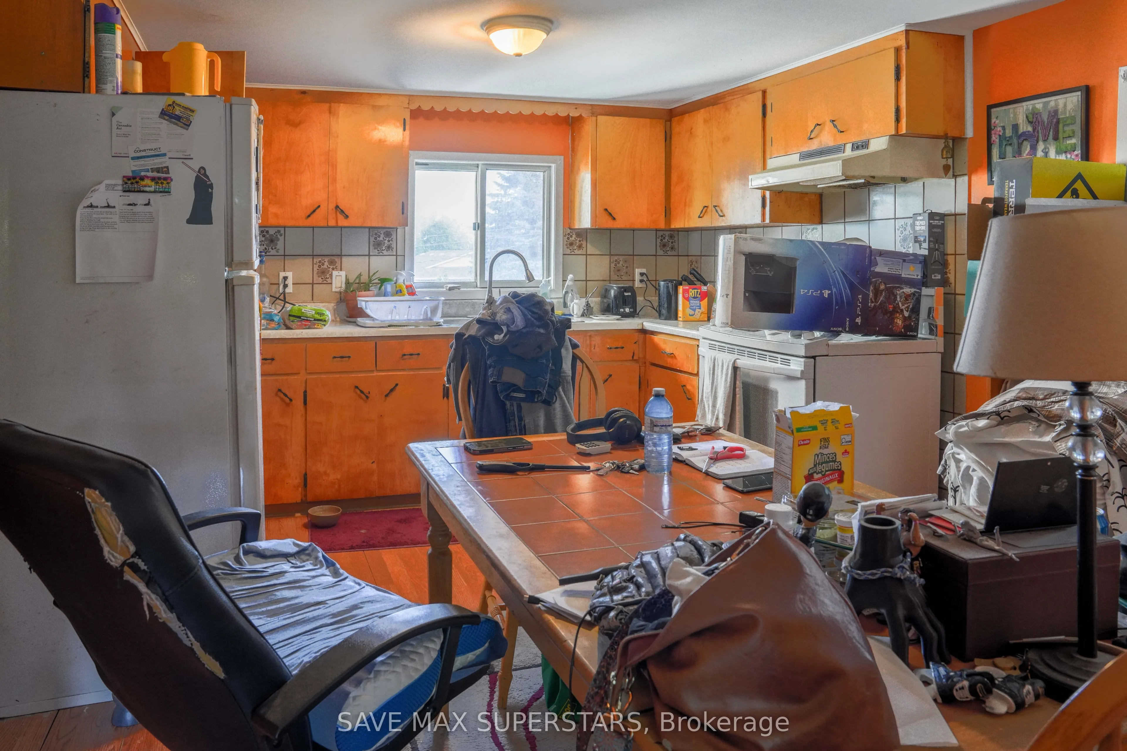 93 John Street E