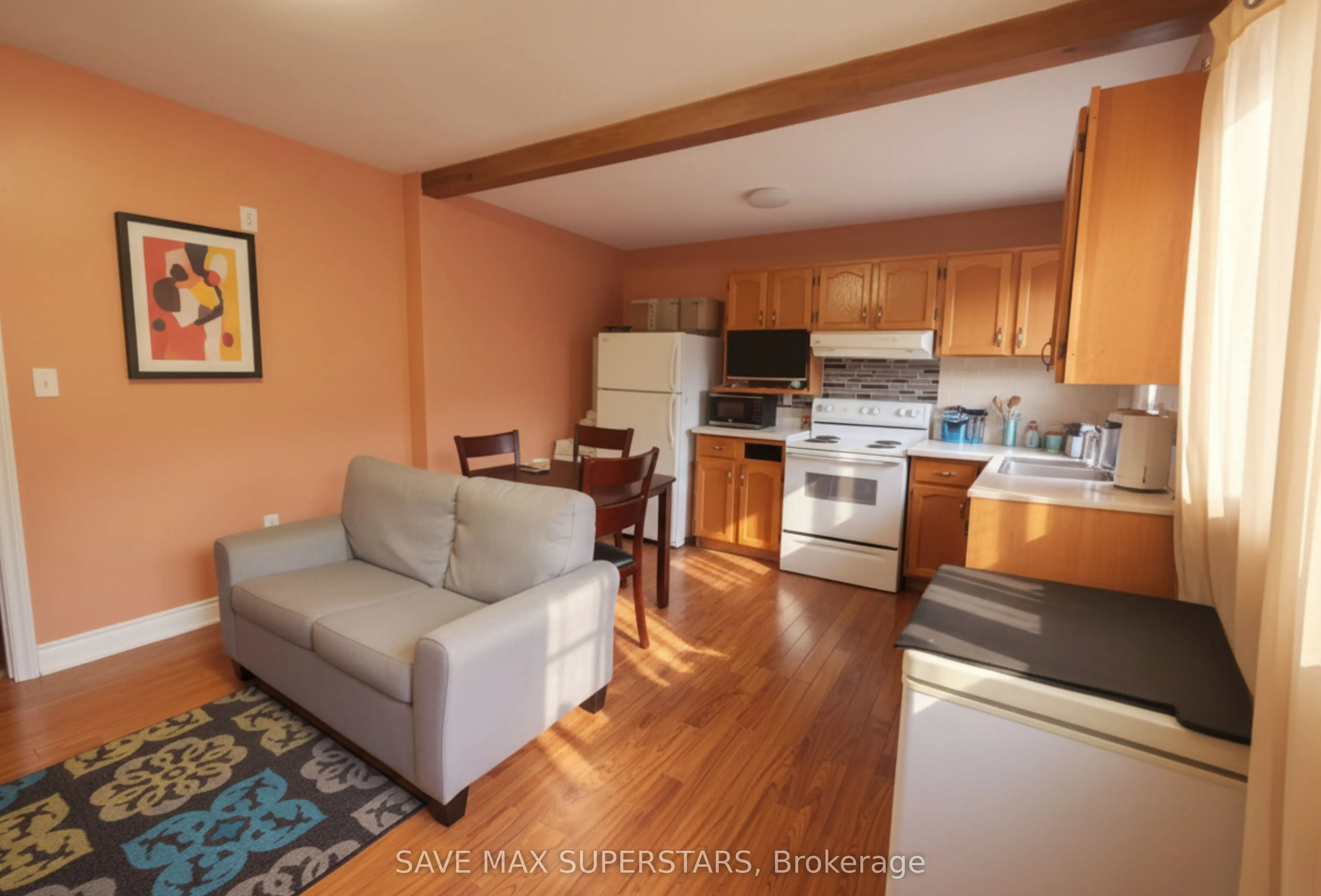 93 John Street E