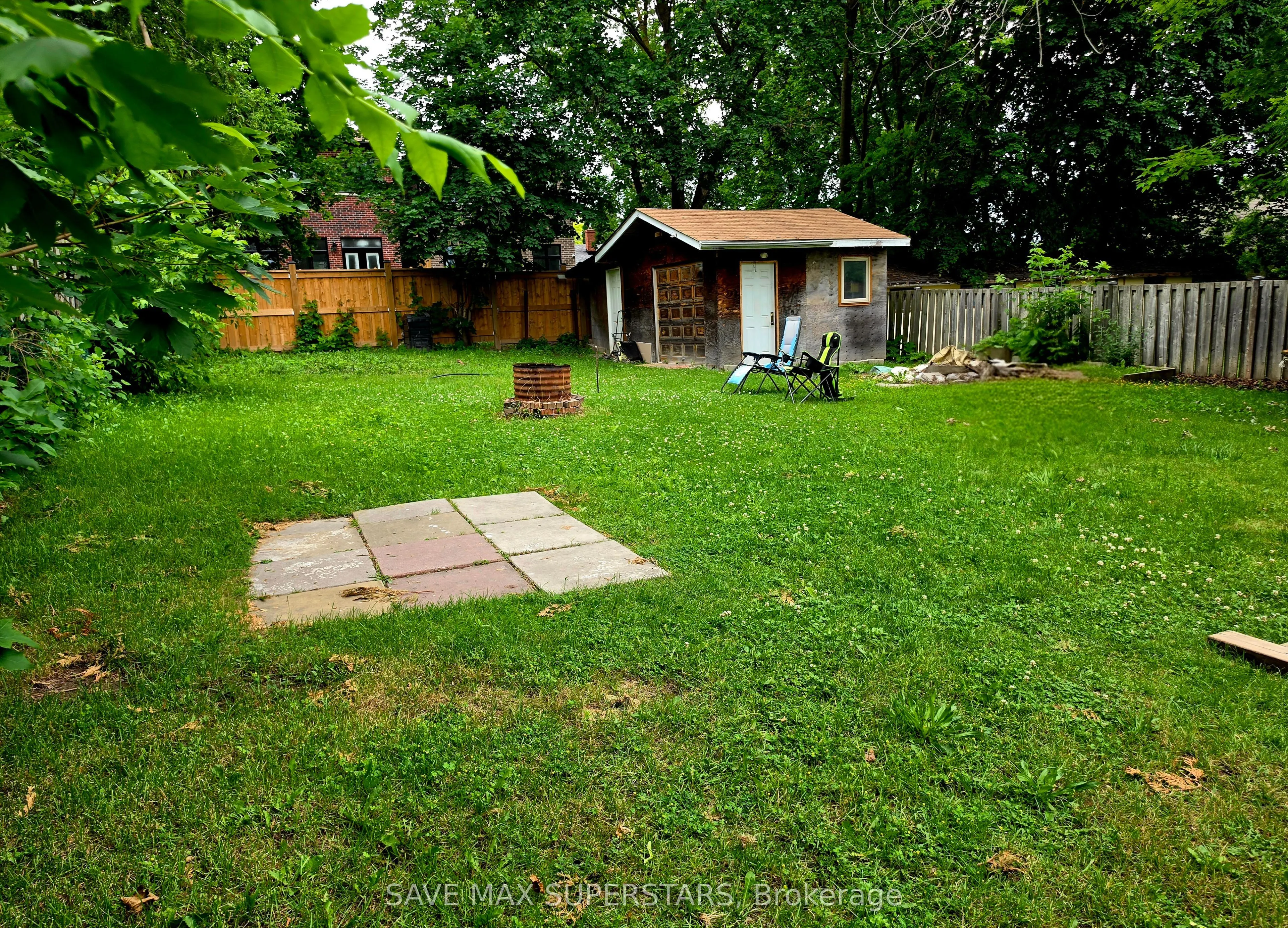 93 John Street E