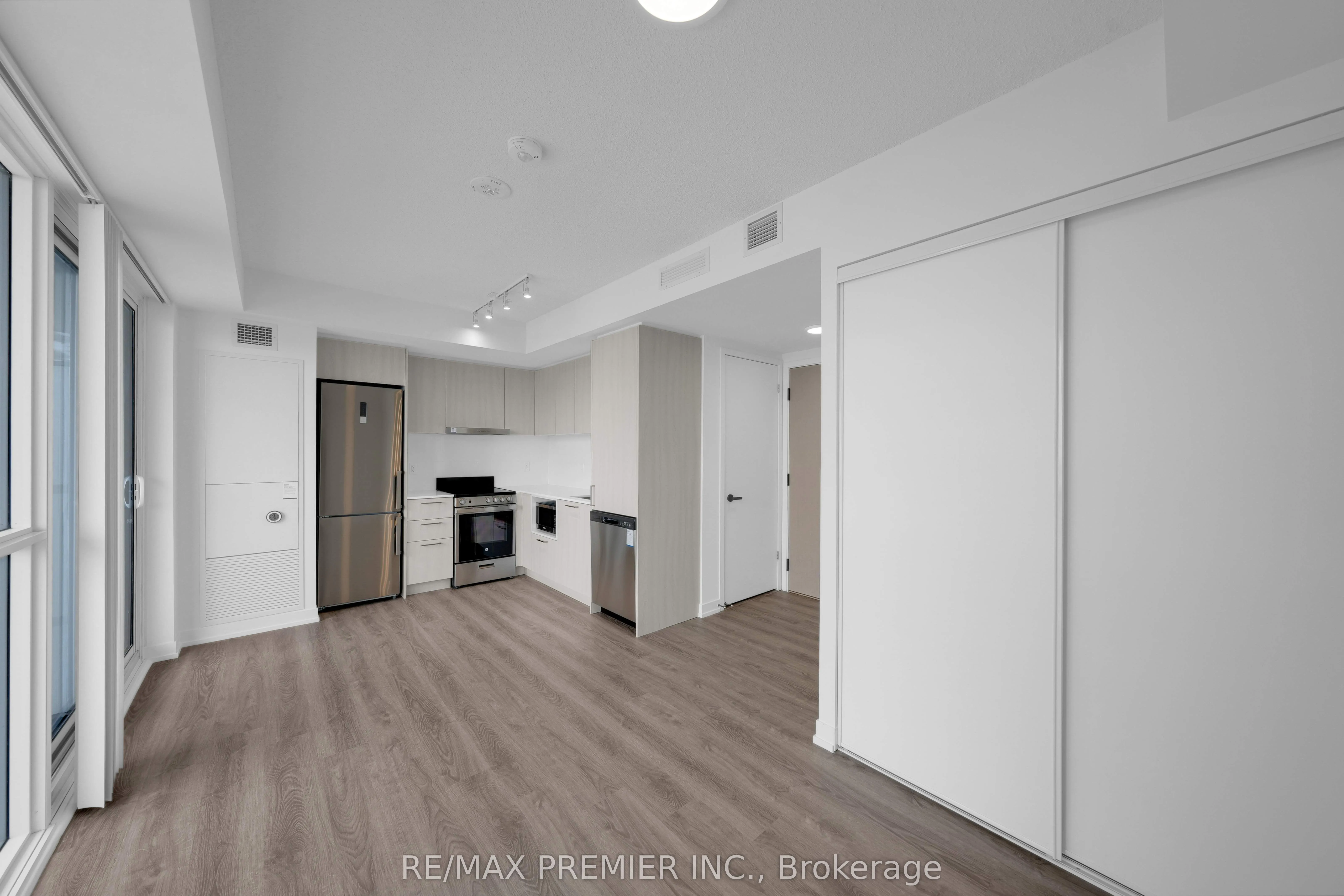 195 Commerce Street #3712