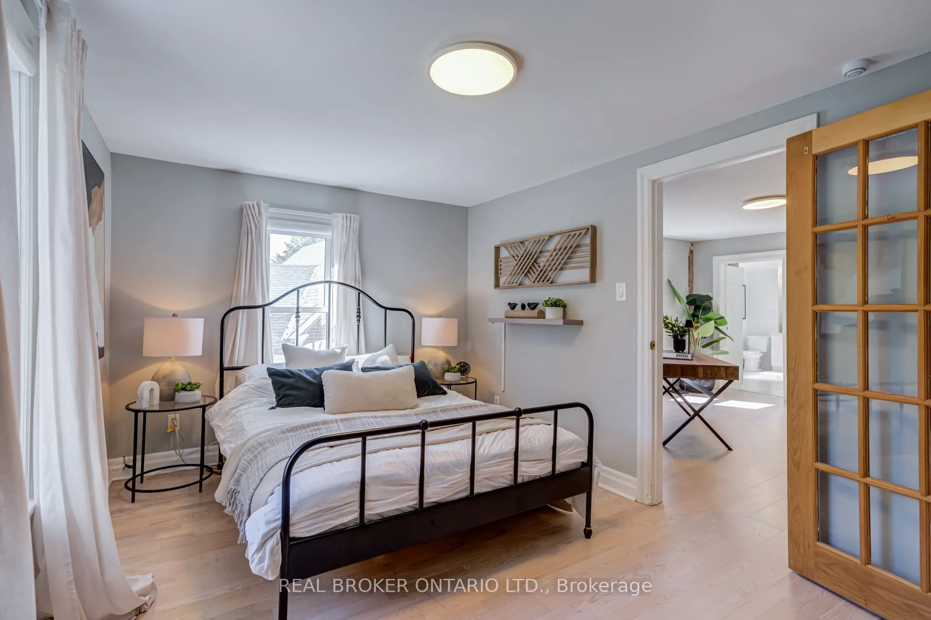 30 Elizabeth Street S