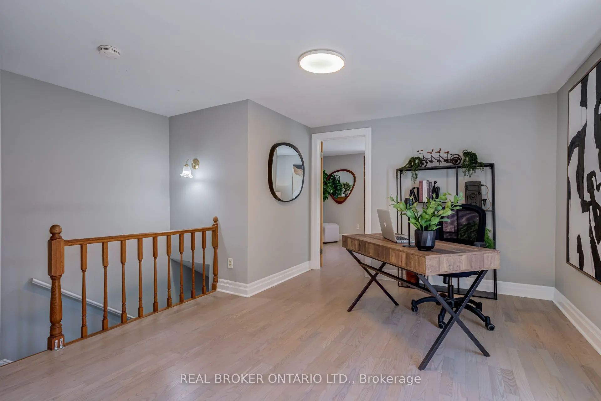 30 Elizabeth Street S