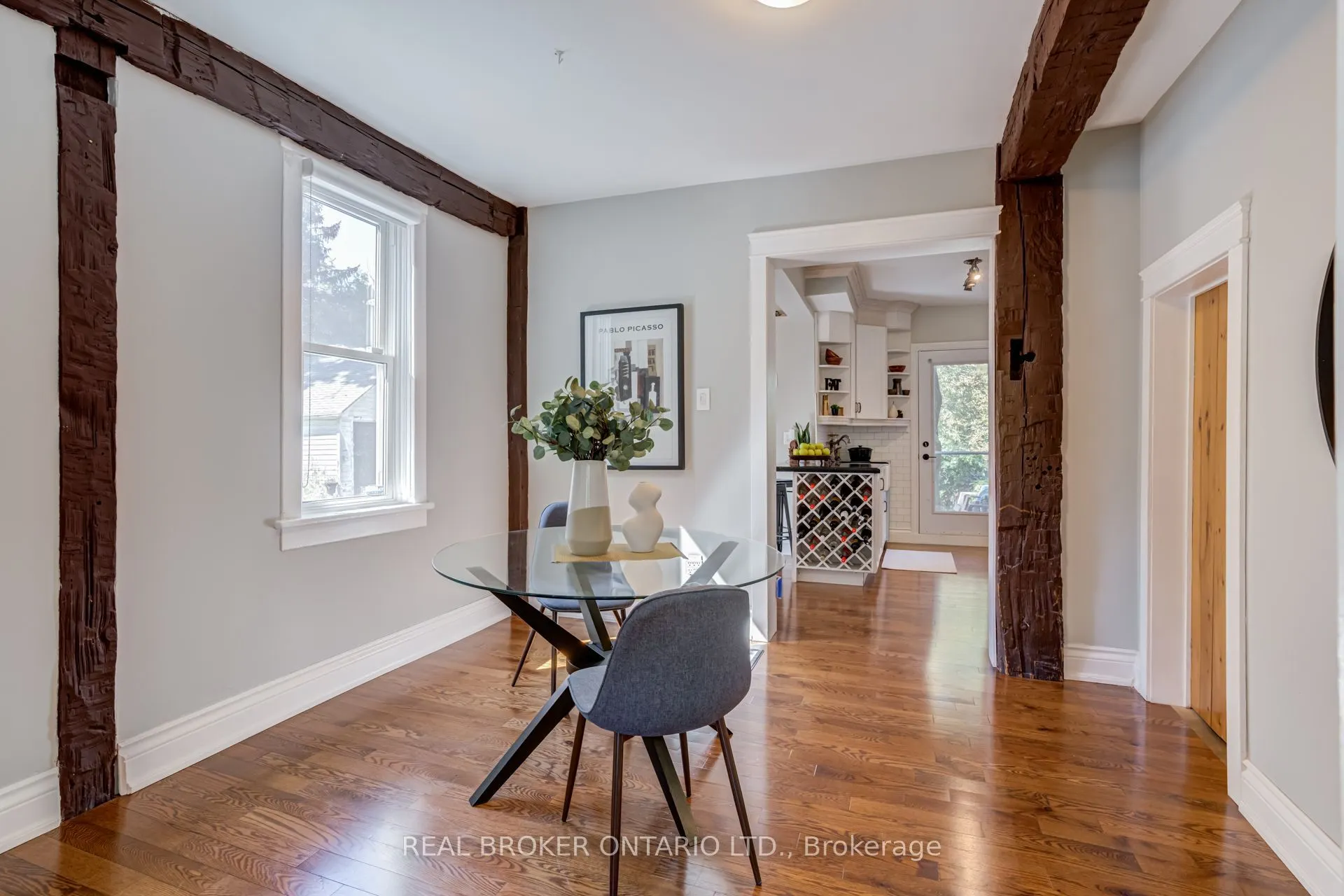 30 Elizabeth Street S