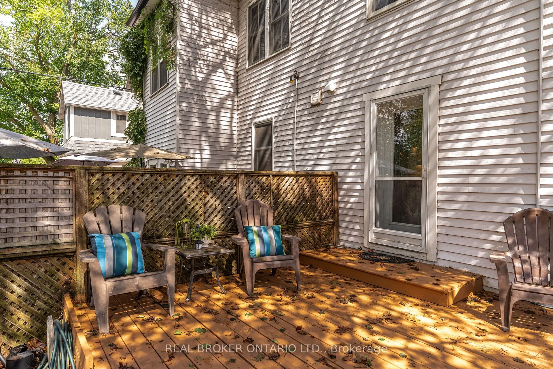 30 Elizabeth Street S
