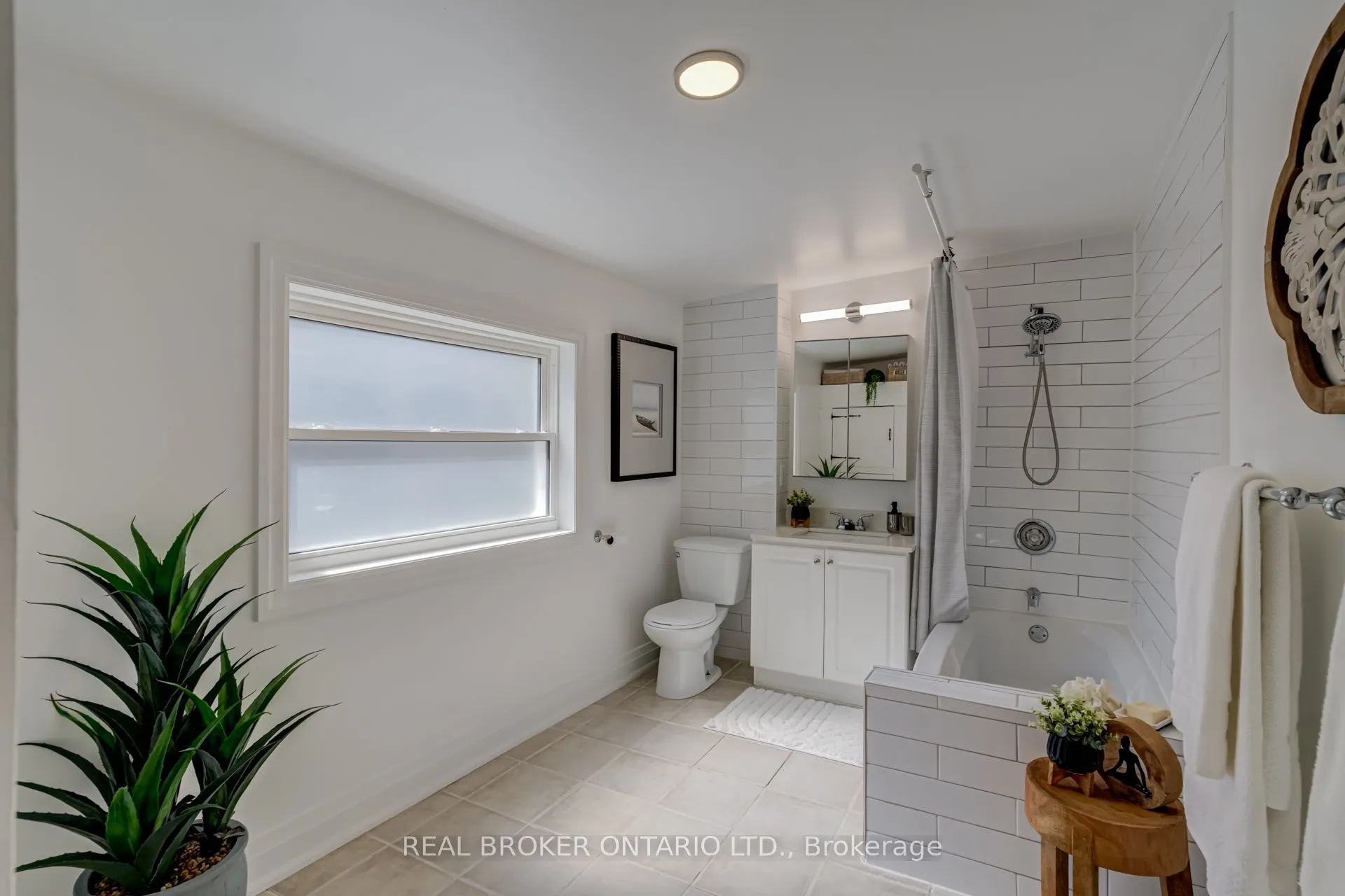 30 Elizabeth Street S