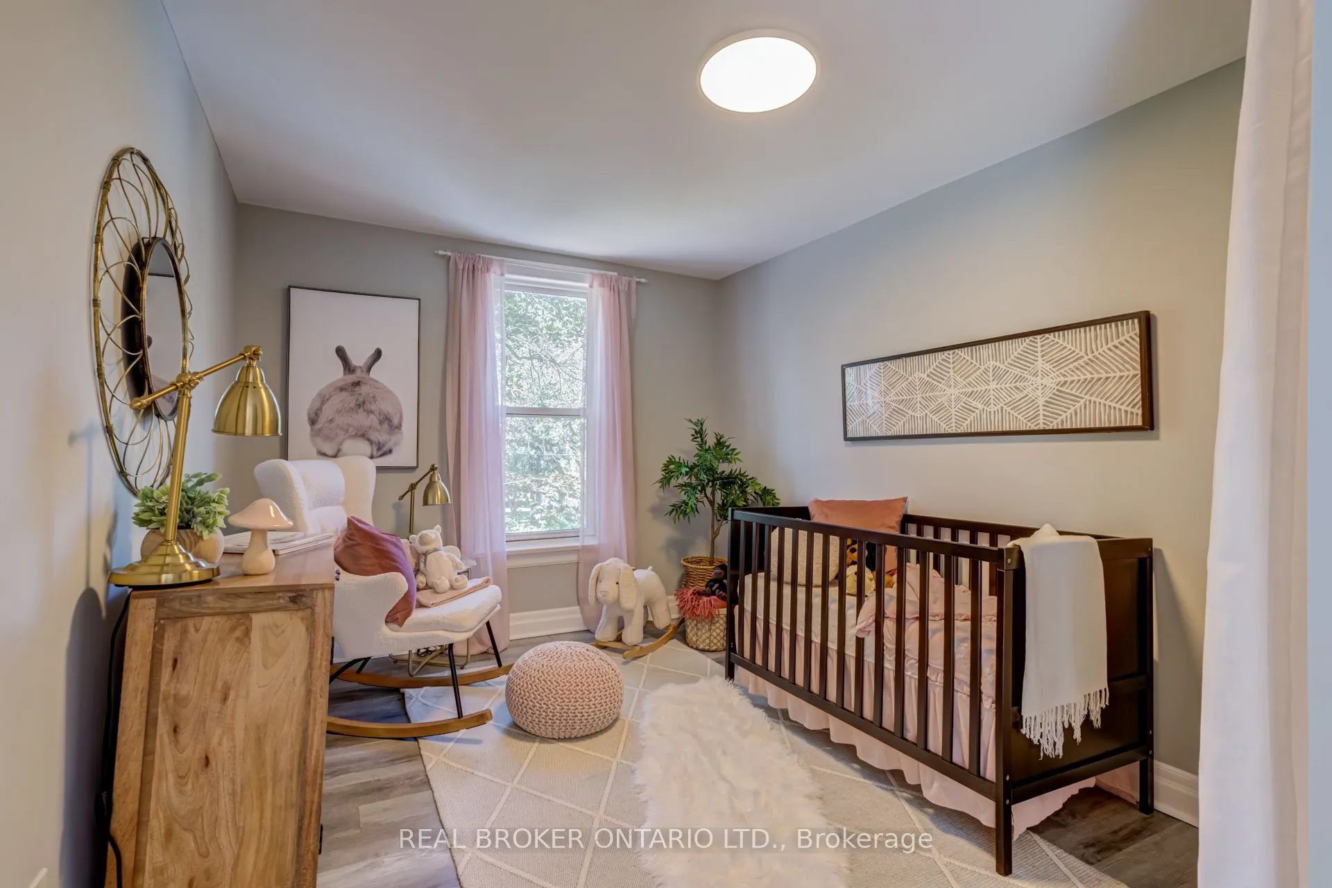 30 Elizabeth Street S