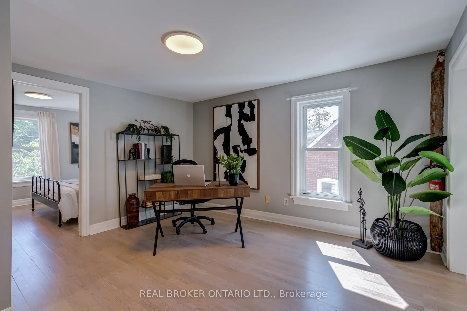 30 Elizabeth Street S