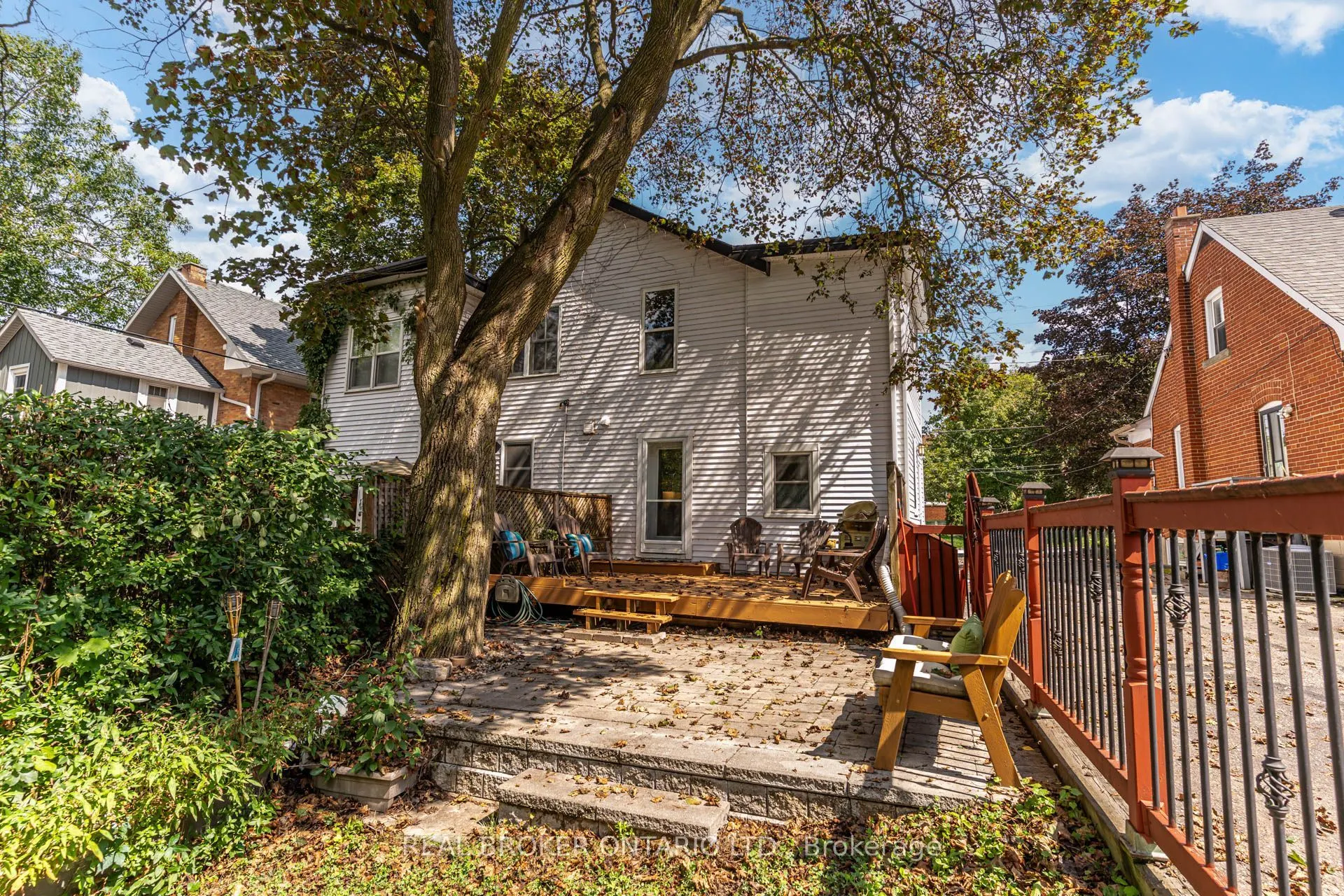 30 Elizabeth Street S