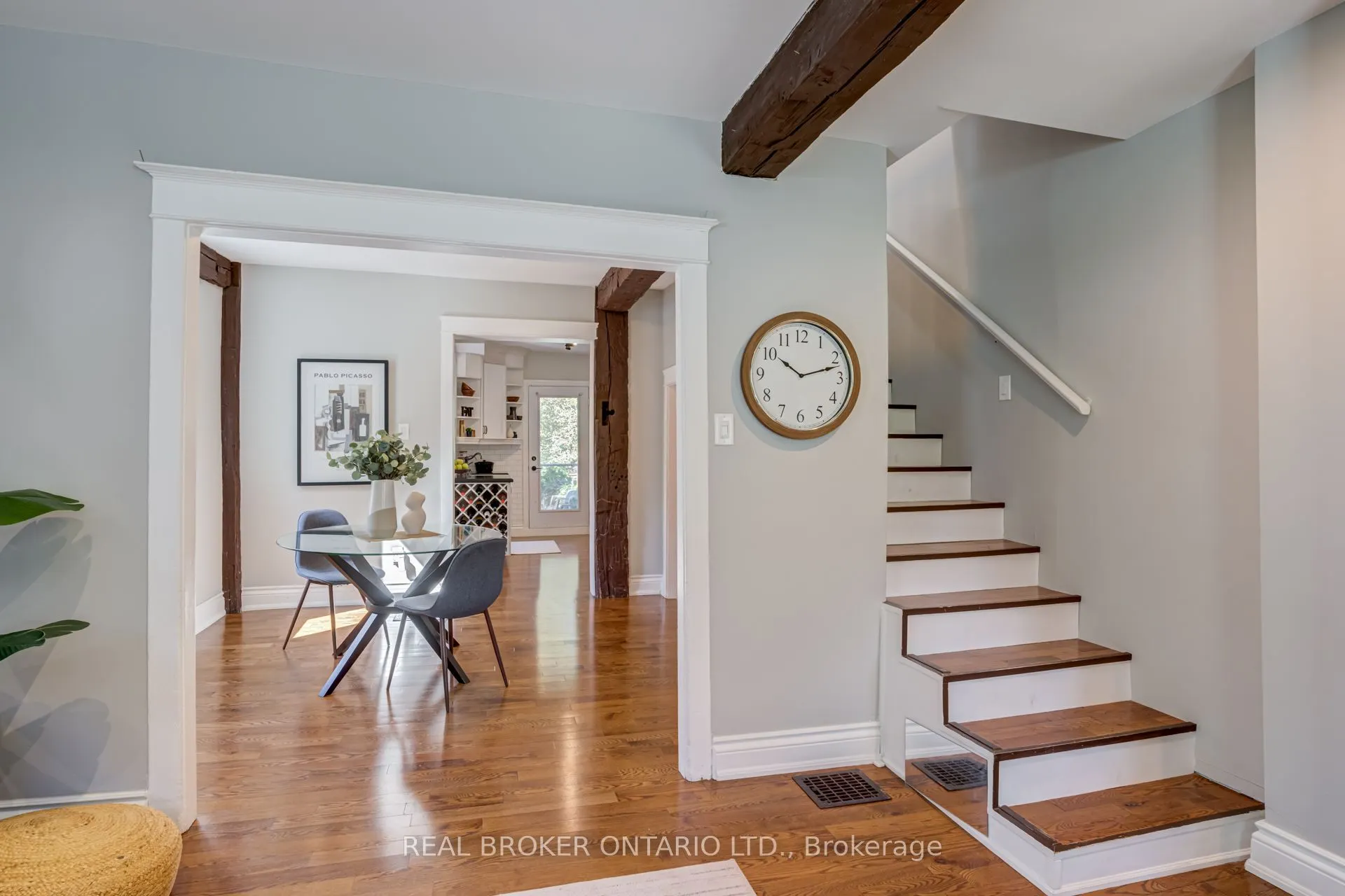 30 Elizabeth Street S