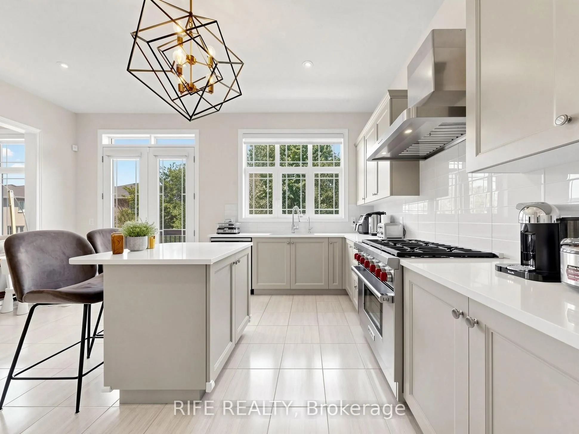 18 Rossini Drive