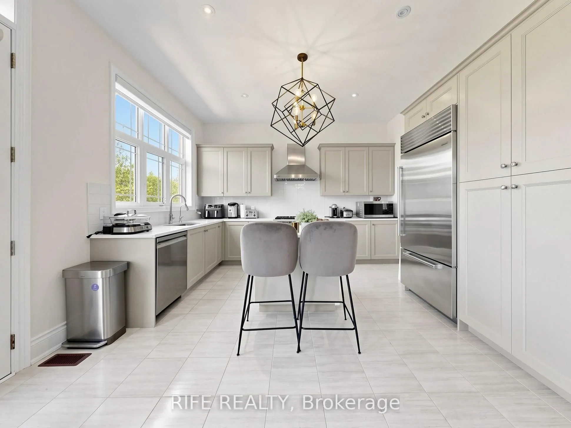 18 Rossini Drive