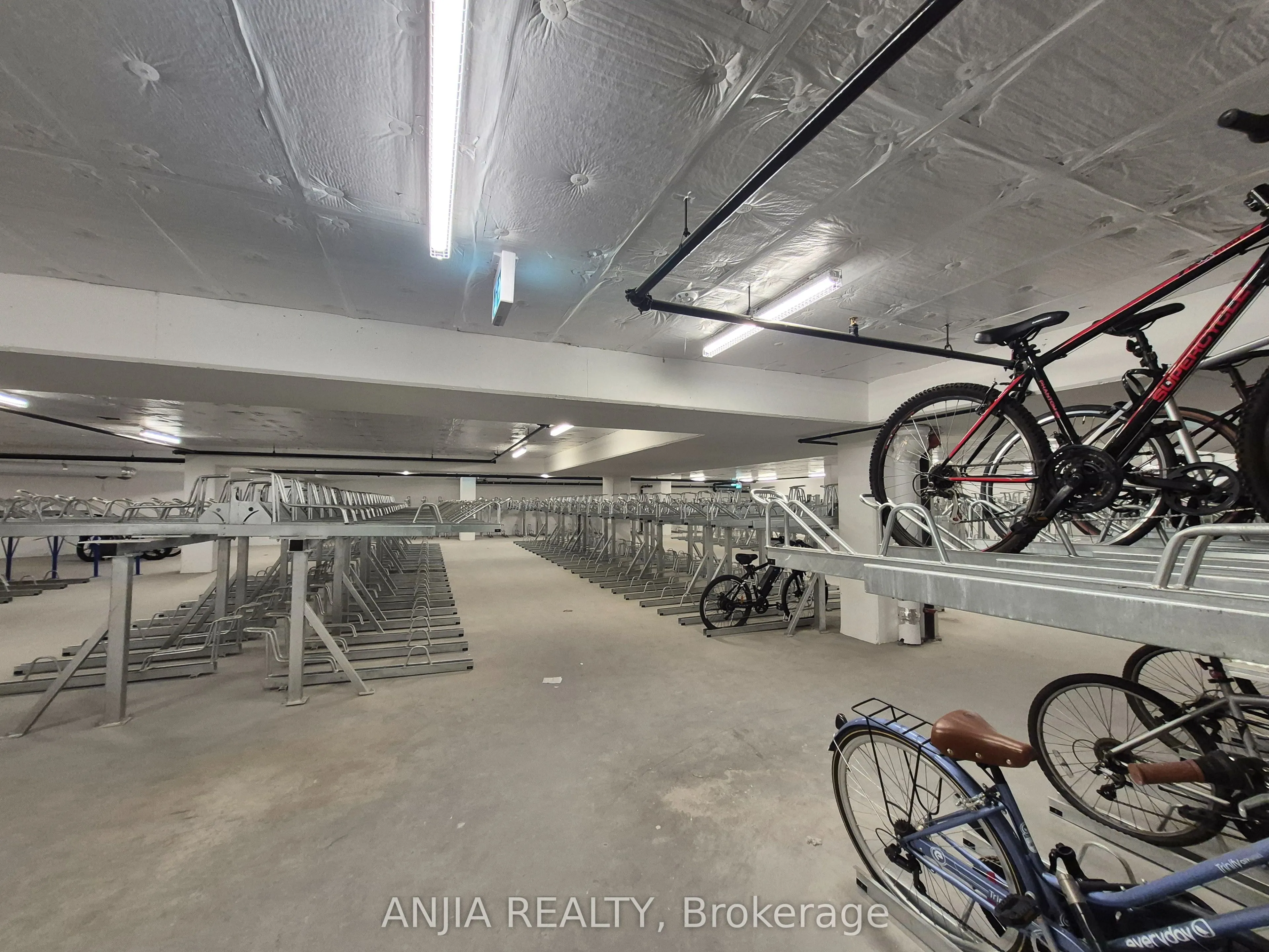 225 COMMERCE Street #4015