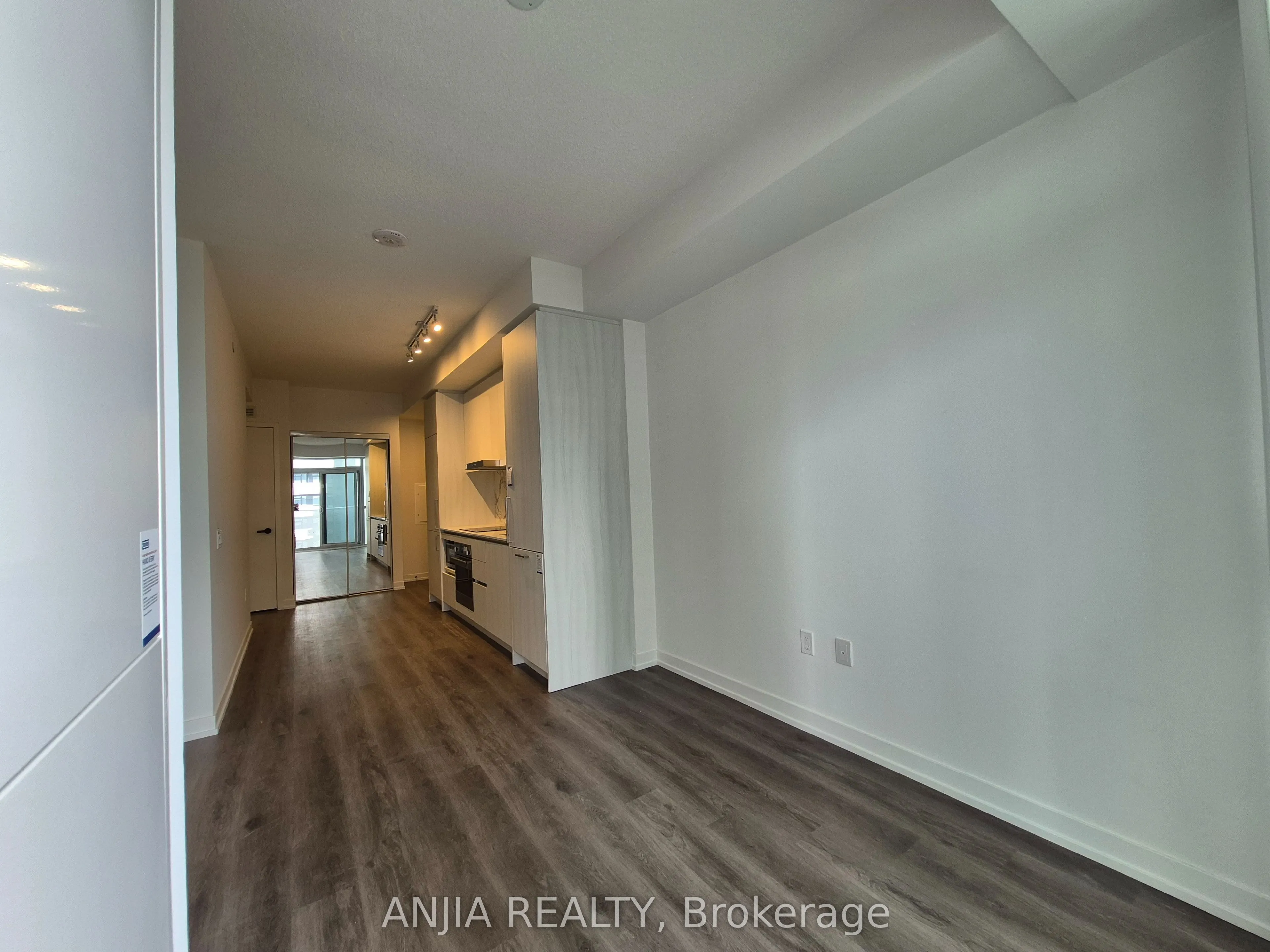 225 COMMERCE Street #4015