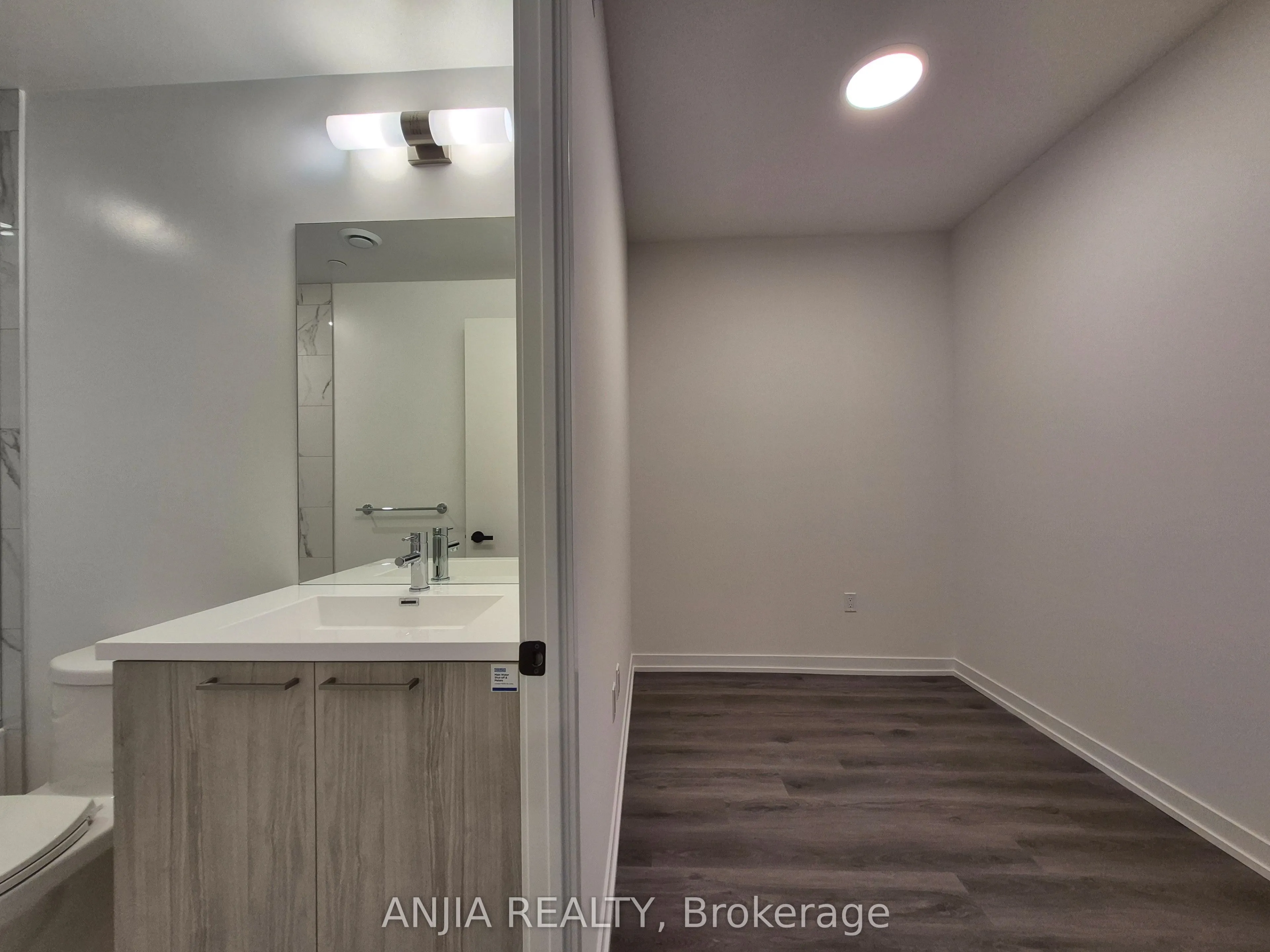 225 COMMERCE Street #4015