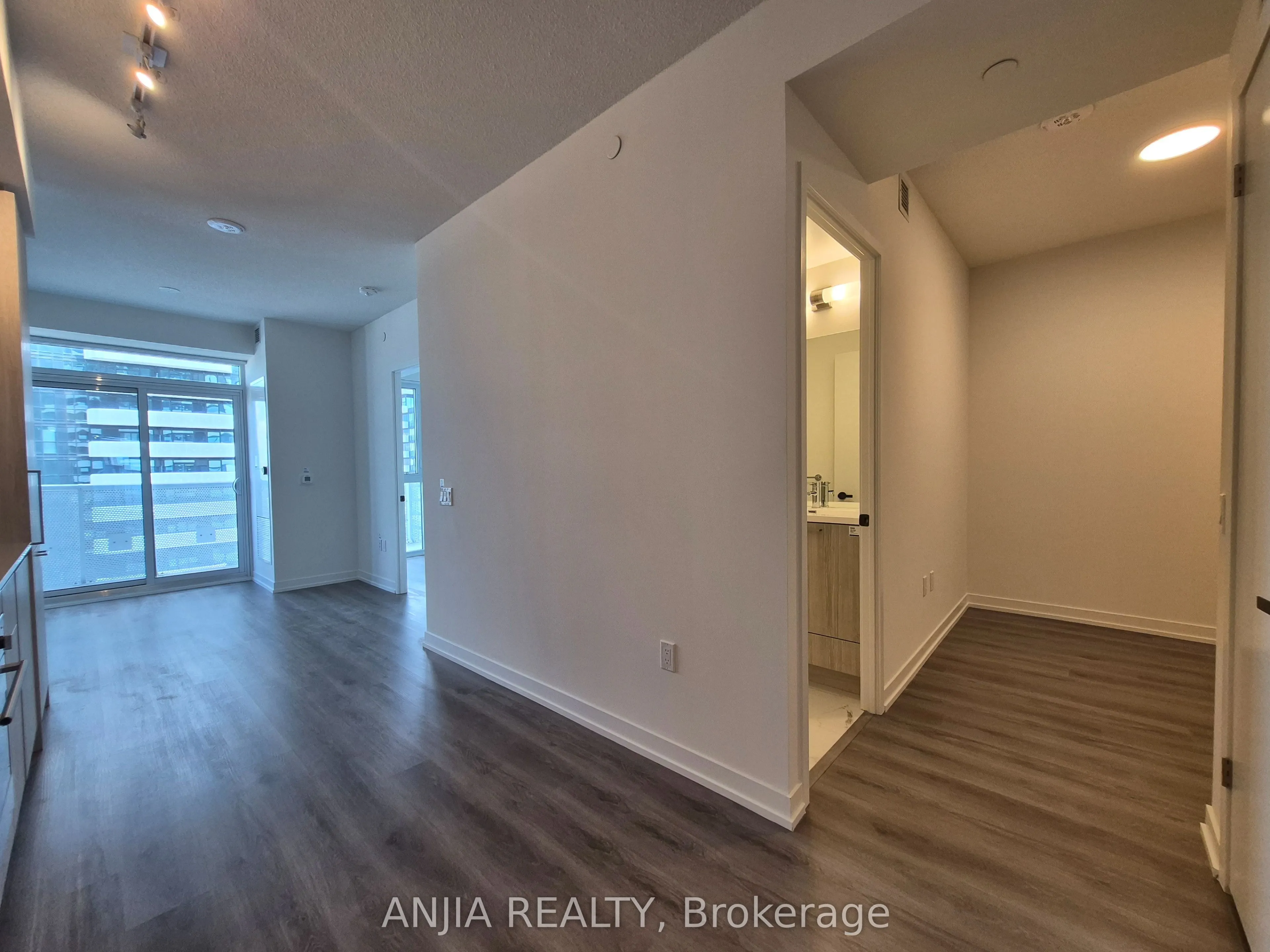 225 COMMERCE Street #4015