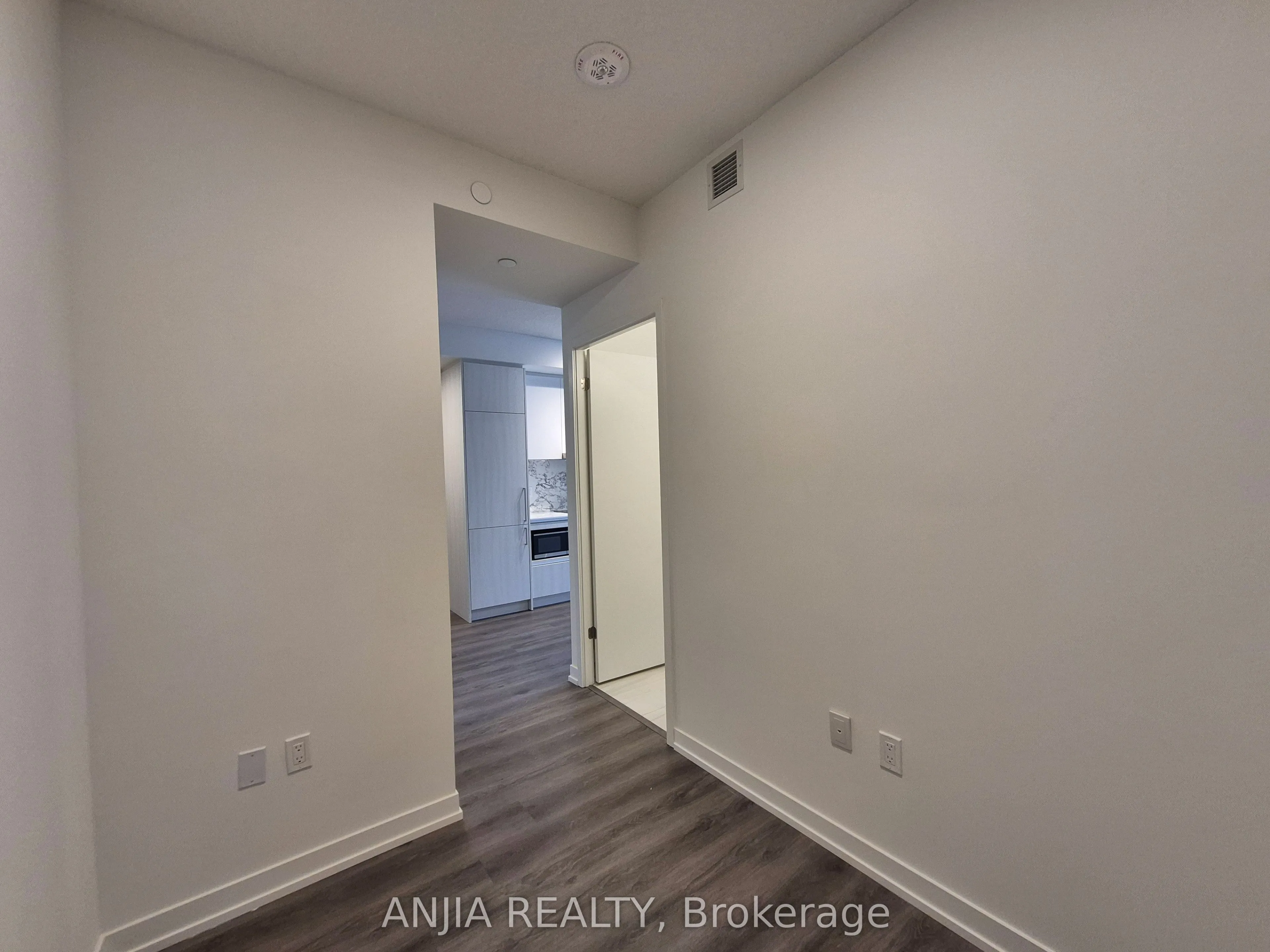 225 COMMERCE Street #4015